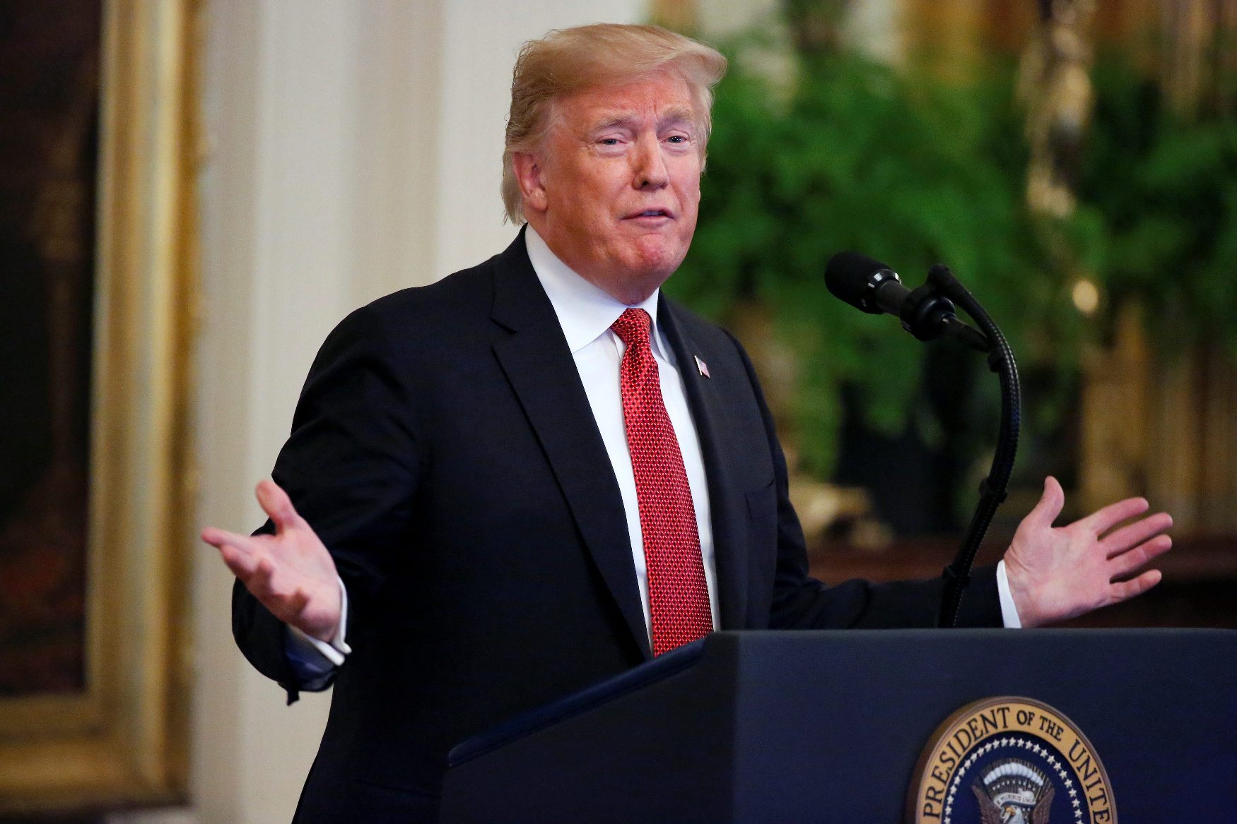 2018-10-17T210102Z_1019269318_RC1740EFAD60_RTRMADP_3_USA-TRUMP-MEDAL