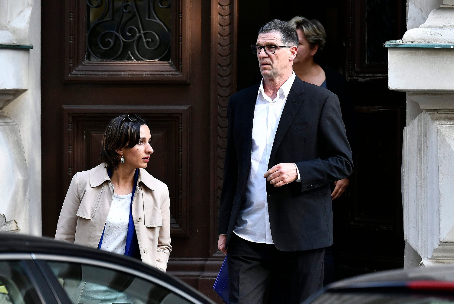 Izlazak Rene Sinovčića iz zgrade Županijskog suda nakon pripremnog ročišta.