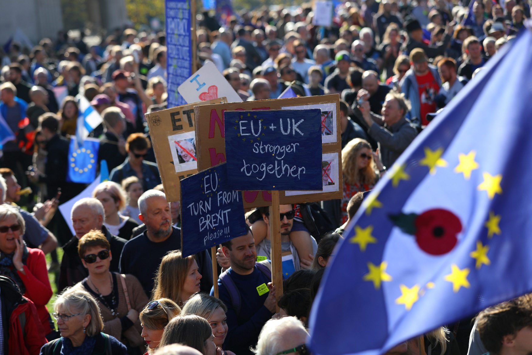 2018-10-20T124952Z_2124014043_RC1C4594E750_RTRMADP_3_BRITAIN-EU-PROTEST