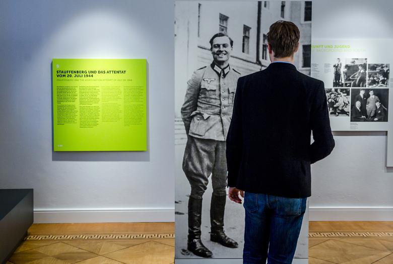 Fotografija Clausa von Stauffenberga u Memorijalnom centru posvećenom njemačkom otporu nacistima