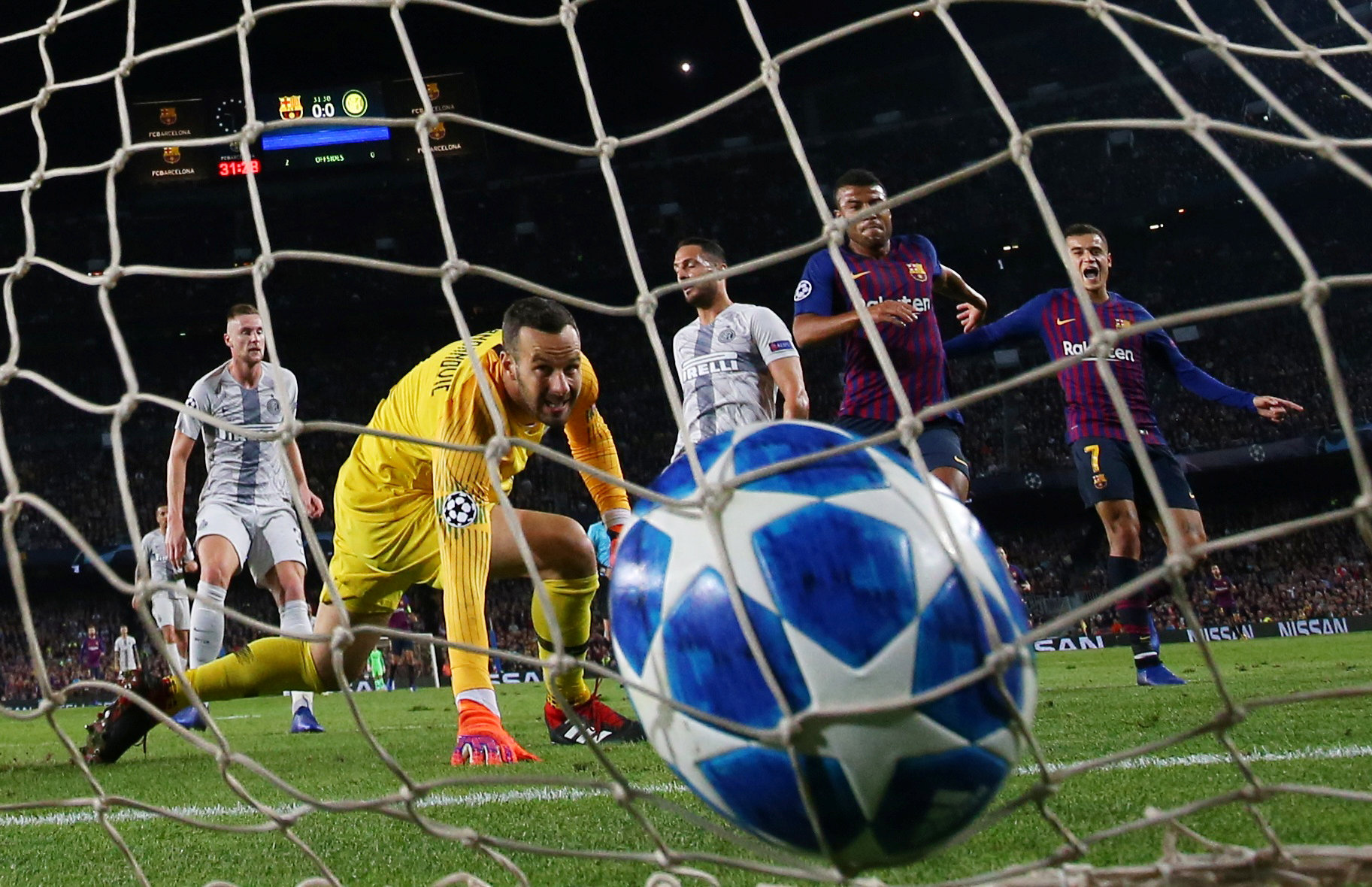 2018-10-24T195629Z_377803926_RC13FF7C7980_RTRMADP_3_SOCCER-CHAMPIONS-FCB-INT