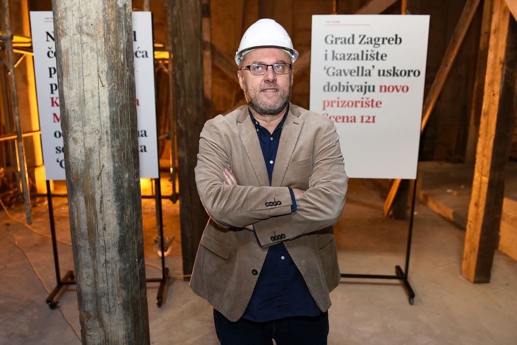 Dražen Ferenčina sezonu je predstavio na gradilištu u predvorju teatra