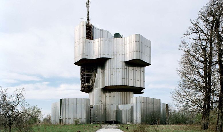 Spomenik ustanku naroda Banije i Korduna na Petrovoj gori Vojina Bakića, dovršen 1981. godine
