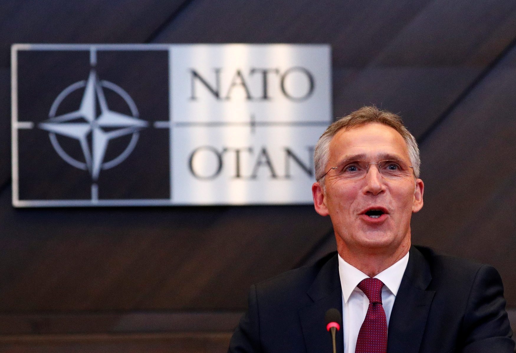 2018-10-03T144008Z_1600555117_RC1A5FCF8E70_RTRMADP_3_NATO-DEFENCE