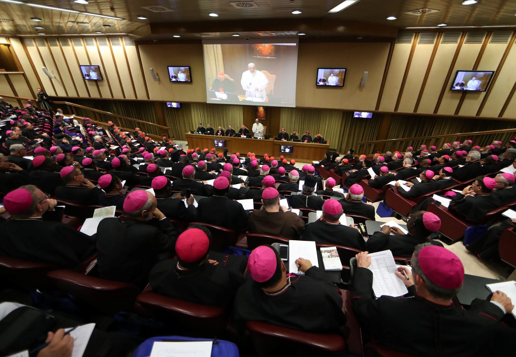 2018-10-03T151242Z_1956960988_RC1503364850_RTRMADP_3_POPE-SYNOD