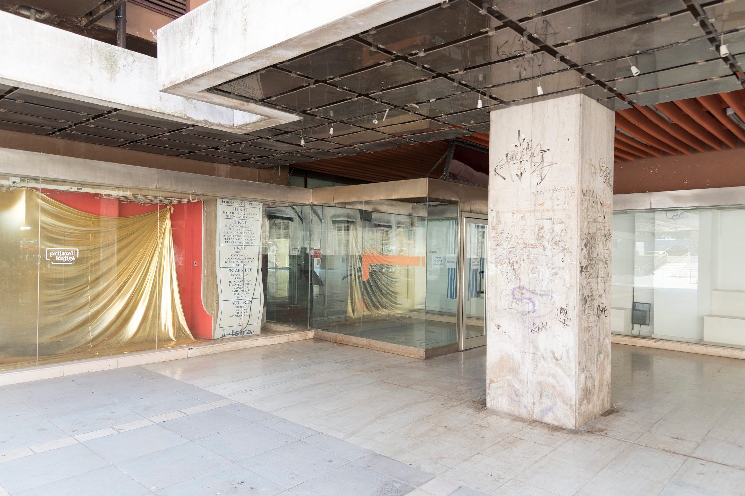 Zatvorena robna kuća Istra