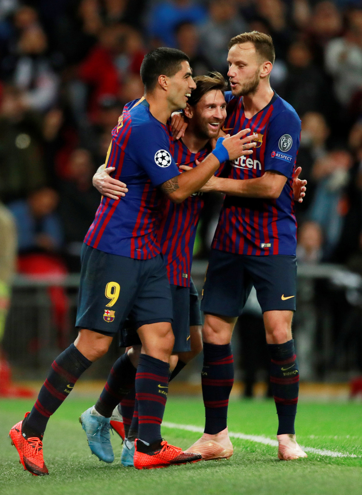 2018-10-03T201905Z_131493441_RC1B35FAD470_RTRMADP_3_SOCCER-CHAMPIONS-TOT-FCB