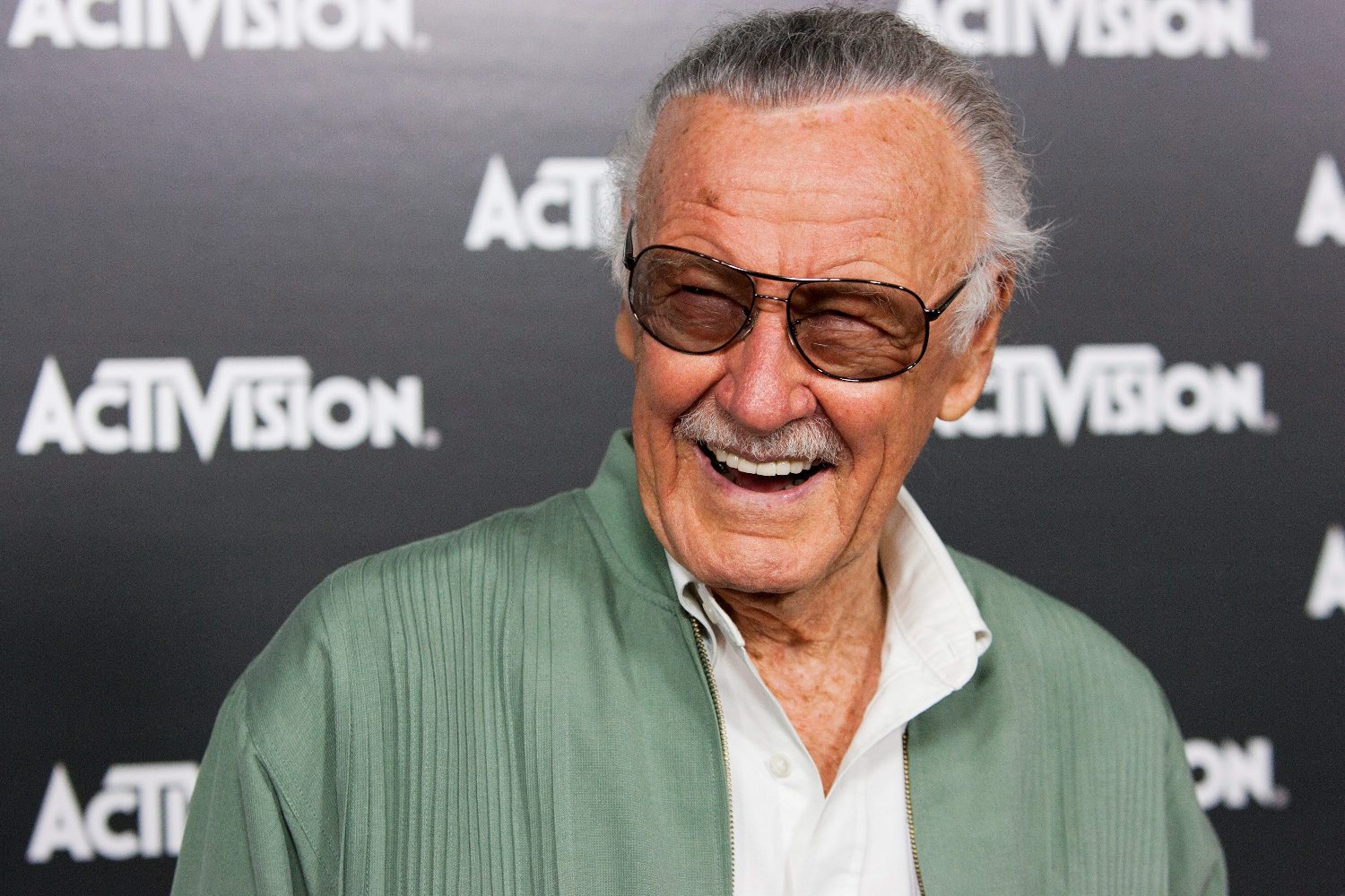 2018-11-12T190908Z_1482155576_RC1D23FA8350_RTRMADP_3_PEOPLE-STAN-LEE