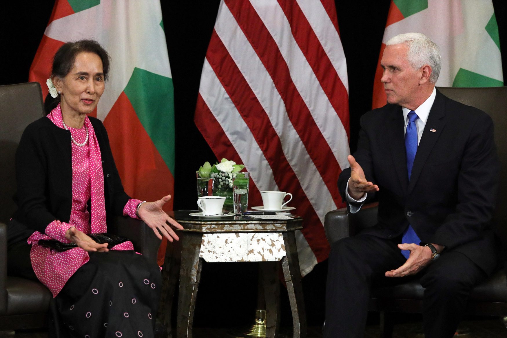 Aung San Suu Kyi  i Mike Pence