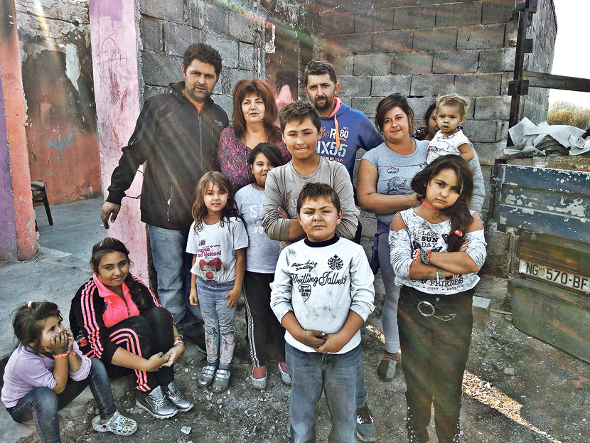 Antonija Zelenika s članovima obitelji koja je sve izgubila u požaru