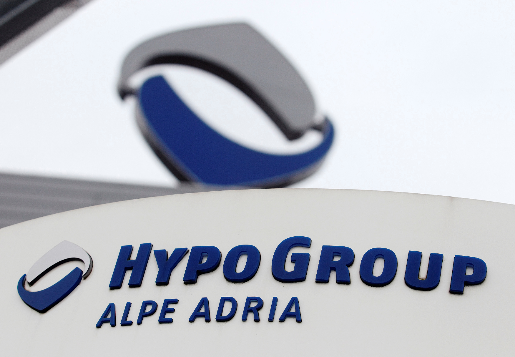Logo posrnule austrijske banke Hypo Alpe Adria