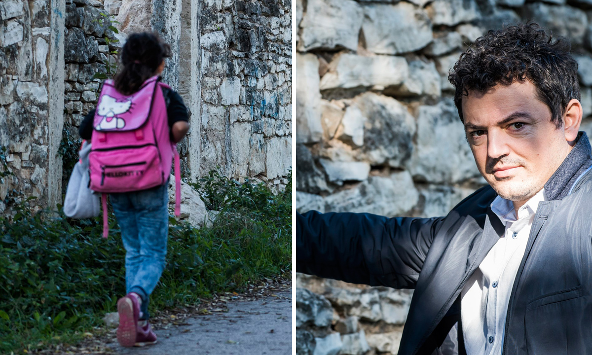 Roko Antić( desno), zamjenik načelnika općine pokazuje gdje je eksplodirala bomba.