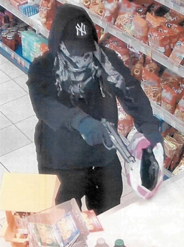 Maskirana pljačkašica orobila 12 benzinskih postaja i kioska u Zagrebu