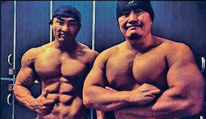 Khaltmaagiin Battulga (desno) nositelj je crnog pojasa u judu i sambou, a kao trener judo reprezentacije državi je donio zlatnu olimpijsku medalju