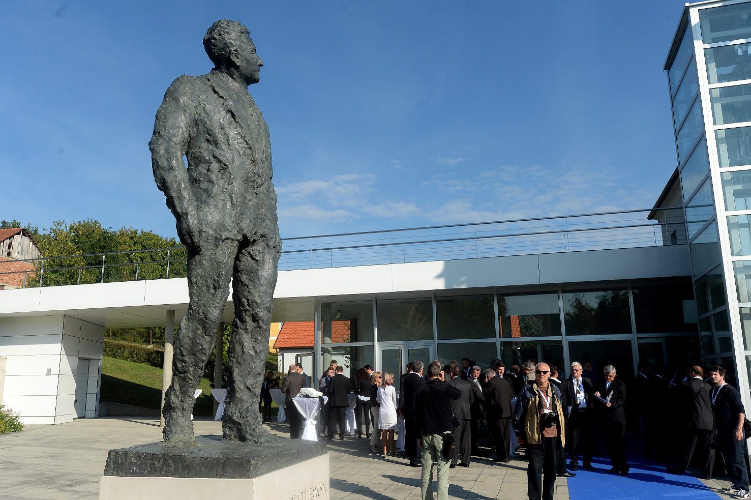 Spomenik Franji Tuđmanu u Velikom Trgovišću