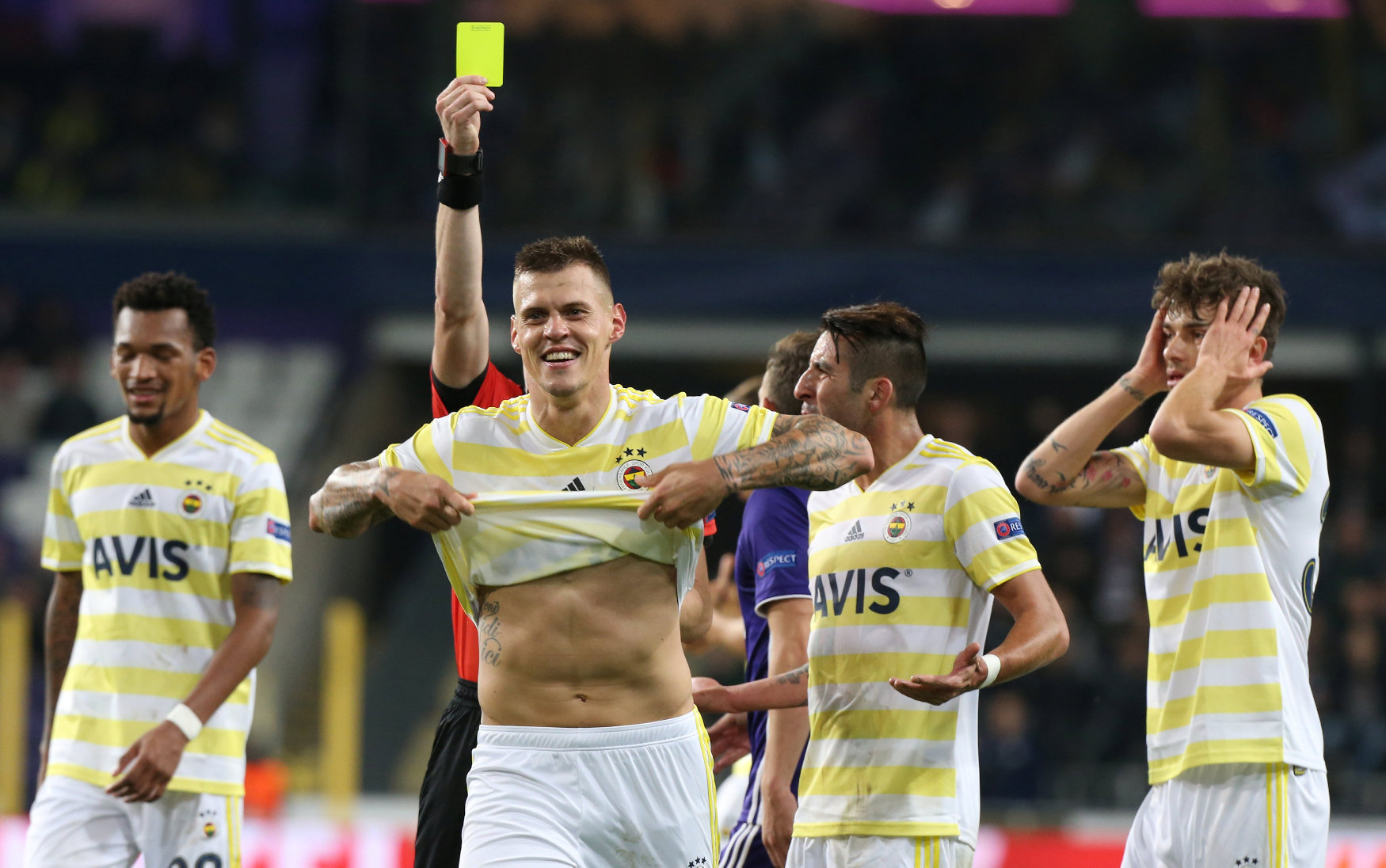 2018-10-25T174348Z_770894626_RC1380871EC0_RTRMADP_3_SOCCER-EUROPA-ADL-FEN