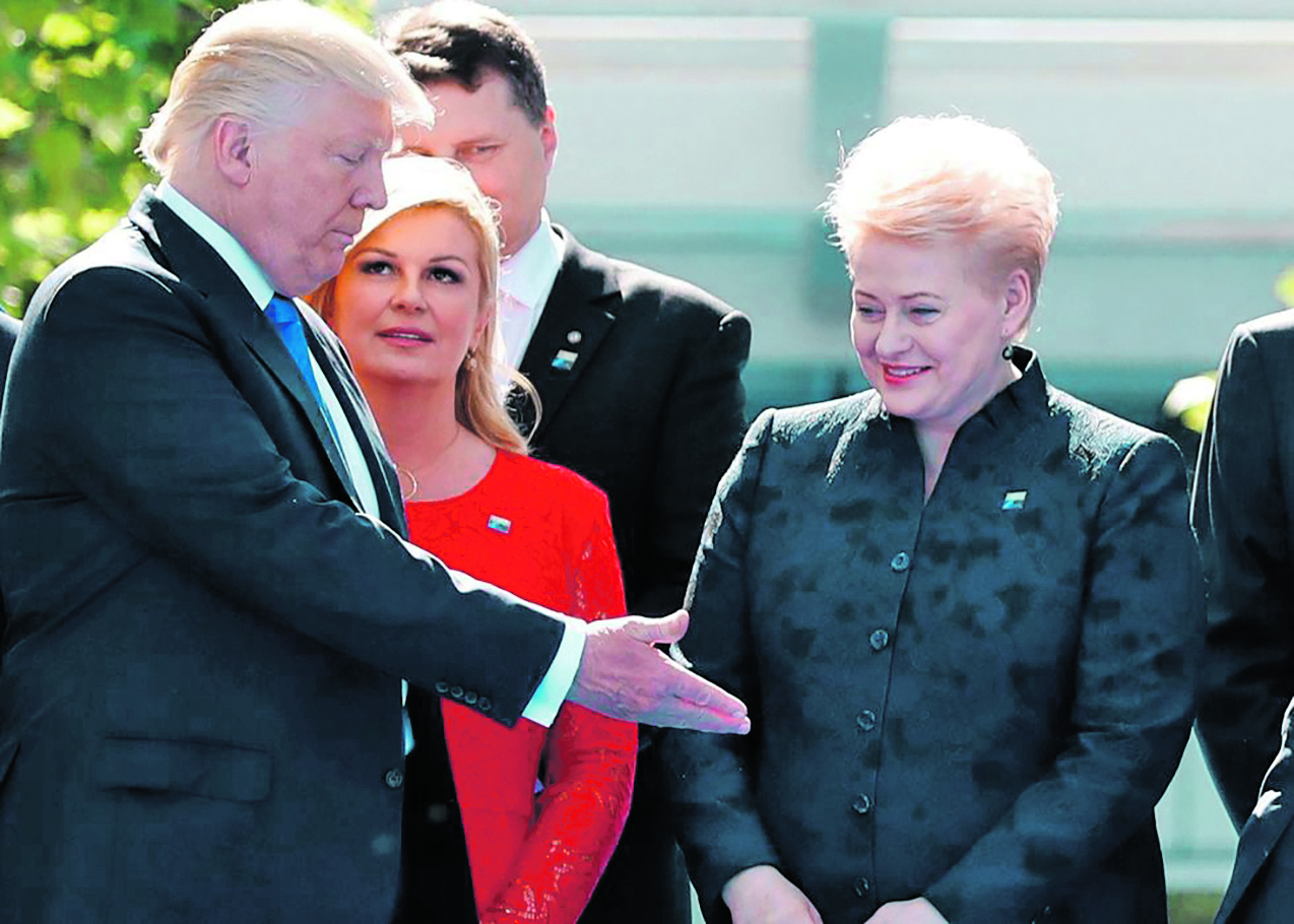 216462-277165-Trump_Kolinda_NATO_foto_Christian_Hartmann__Reuters