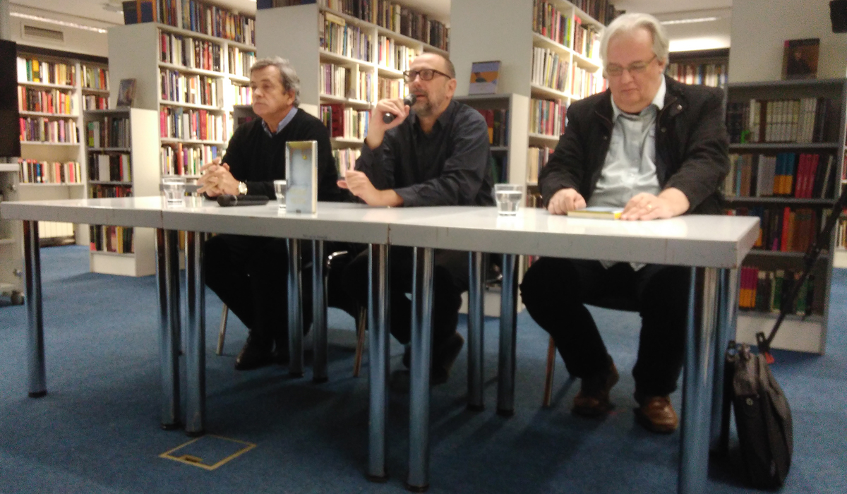 Zdravko Zima, Tomislav Pletenac i Boris Perić na predstavljanju romana 'Povijest paučine' u Knjižnici i čitaonici Bogdan Ogrizović