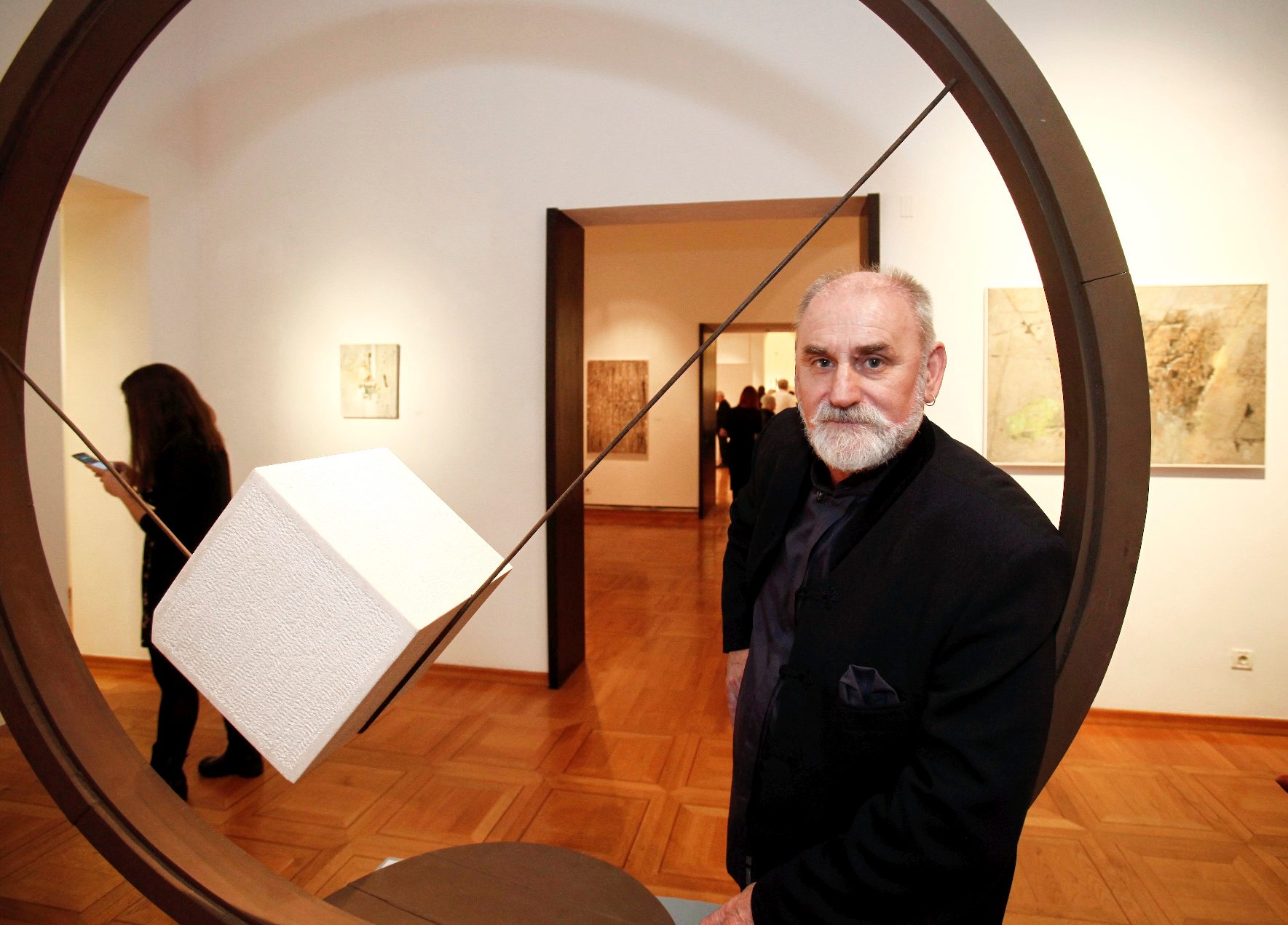 Matko Mijić na retrospektivnoj izložbi u Modernoj galeriji