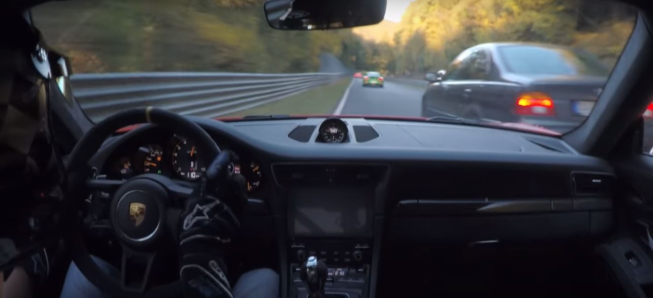 2019-porsche-911-gt3-rs-nurburgring-near-crash-is-a-failed-bmw-overtake_4