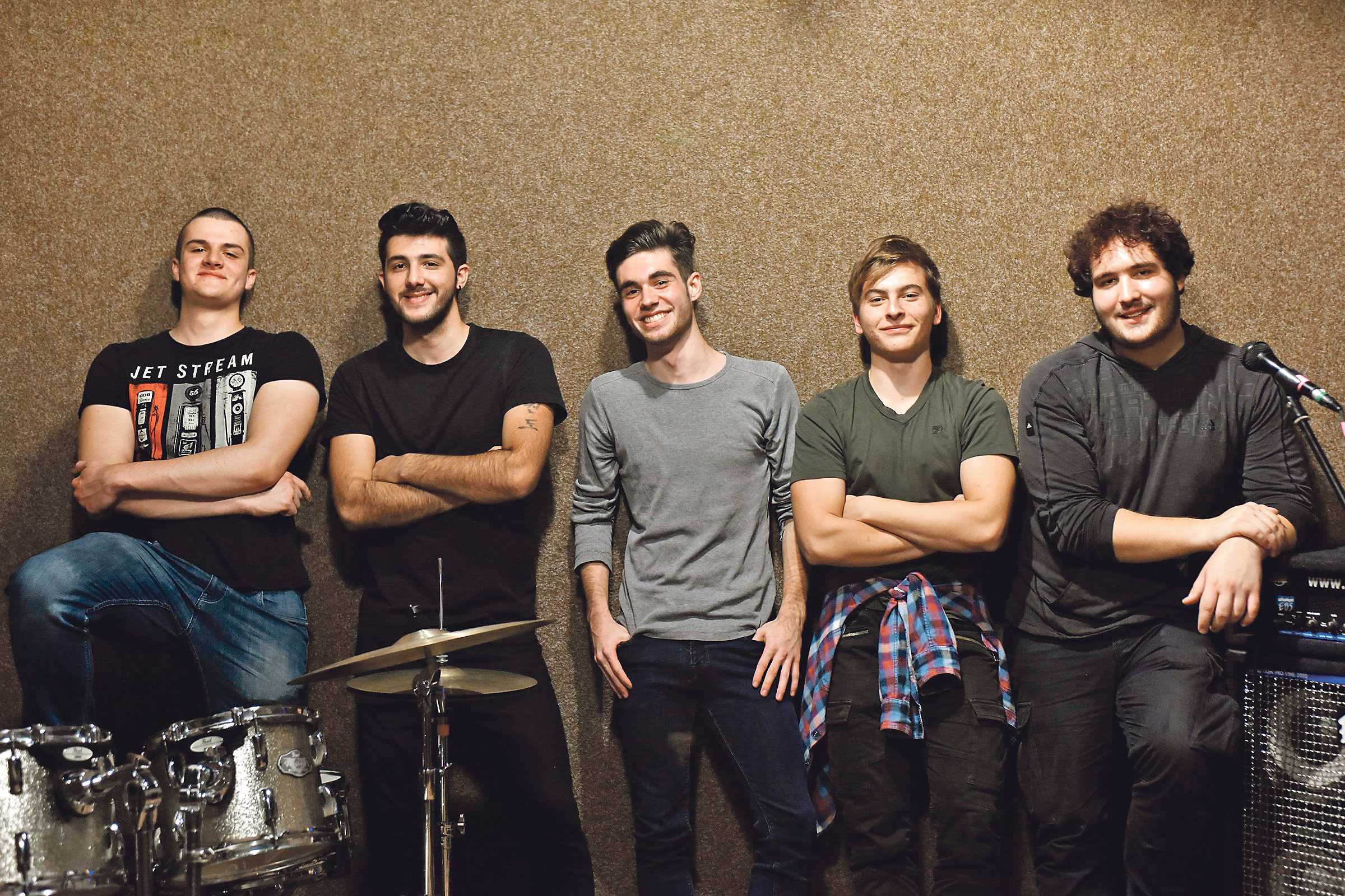 Alexander Malis (bubnjar), Ivan Penava (bas gitara), Jurica Jelača (gitara), Ante Škurla (gitara) i  Noa Rupčić (vokal)