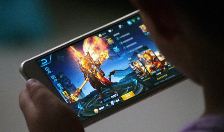 Dijete igra Honour of Kings