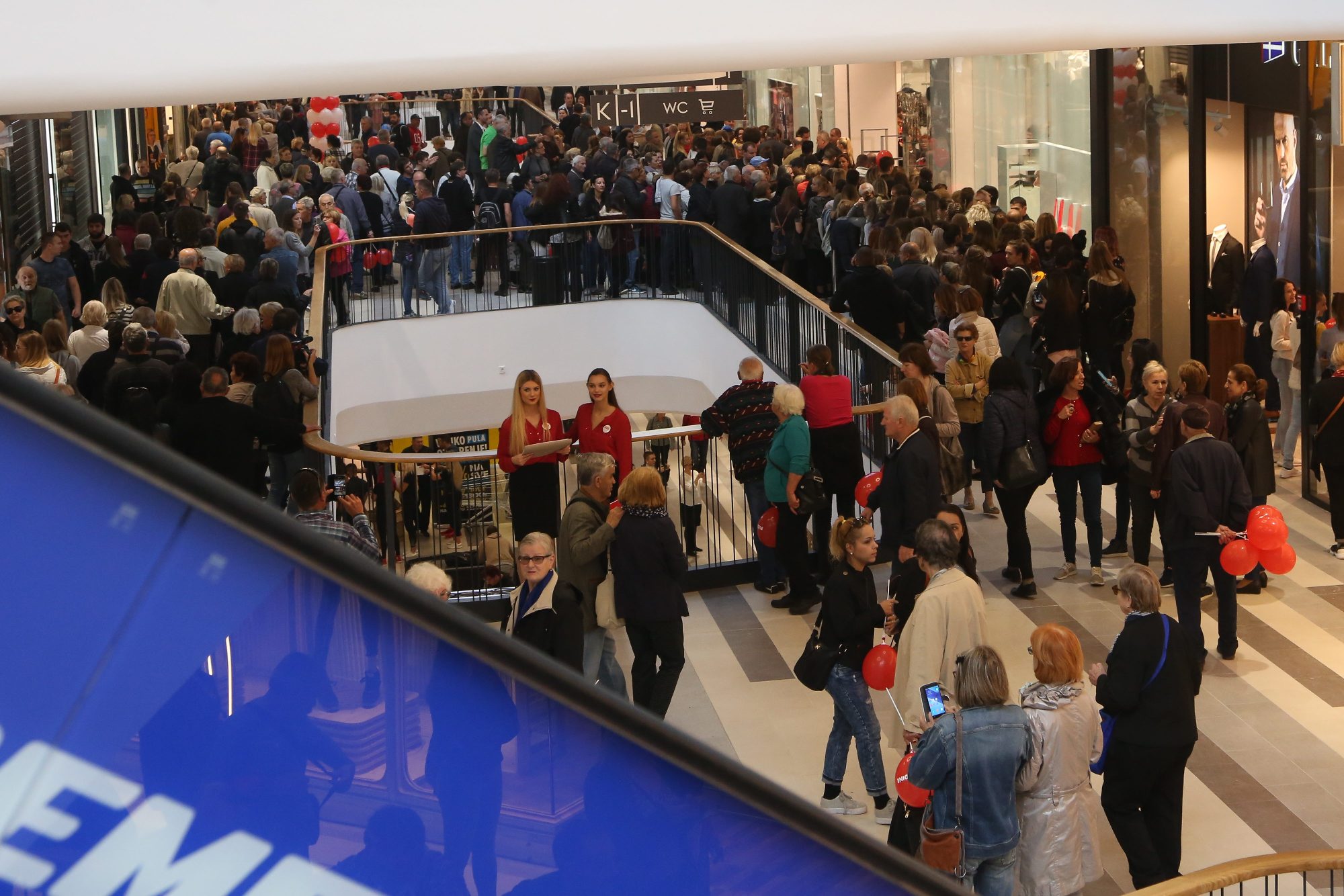 Gužva ispred H&M-a (ilustracija)