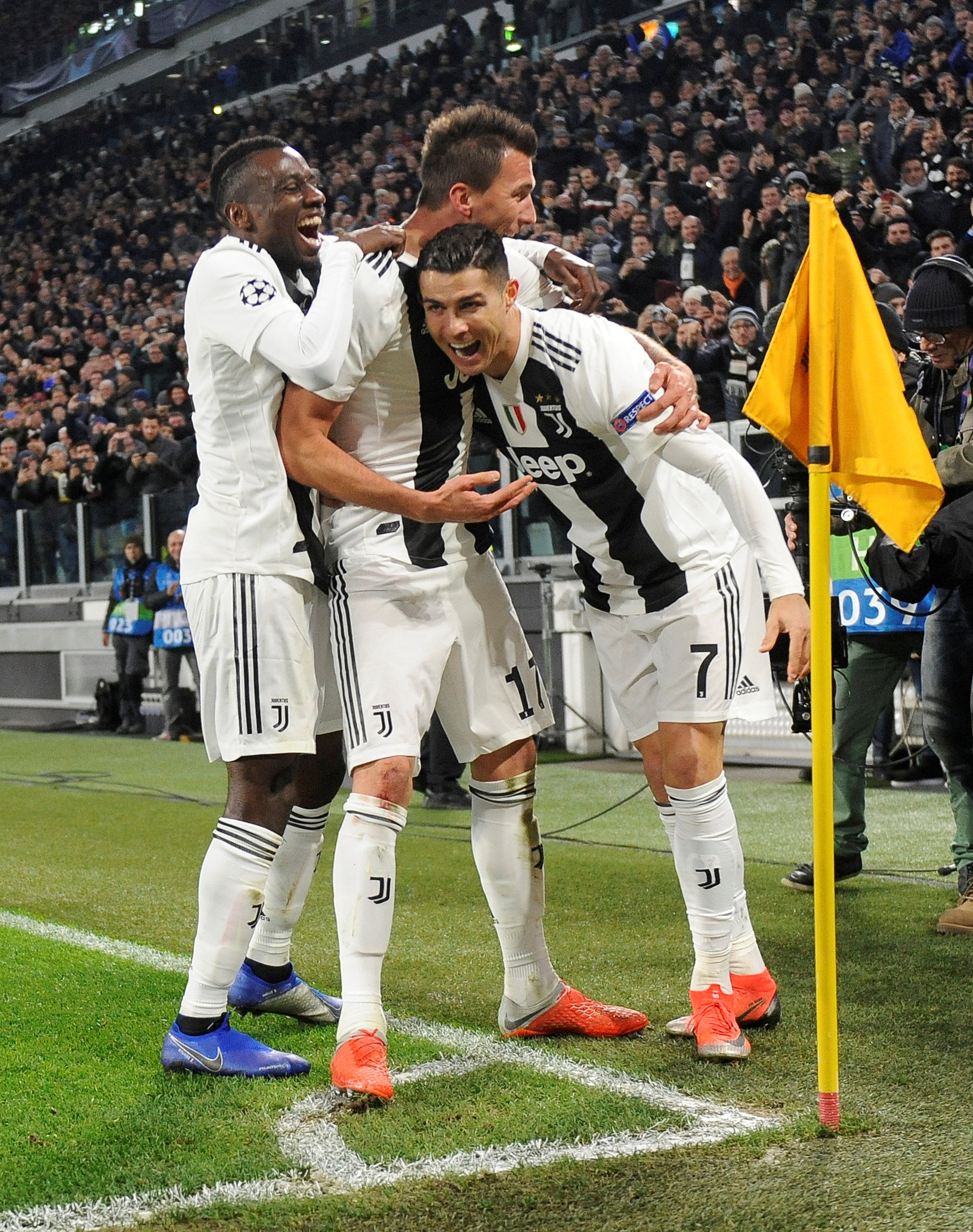 2018-11-27T212534Z_614906020_RC1F05910B30_RTRMADP_3_SOCCER-CHAMPIONS-JUV-VAL