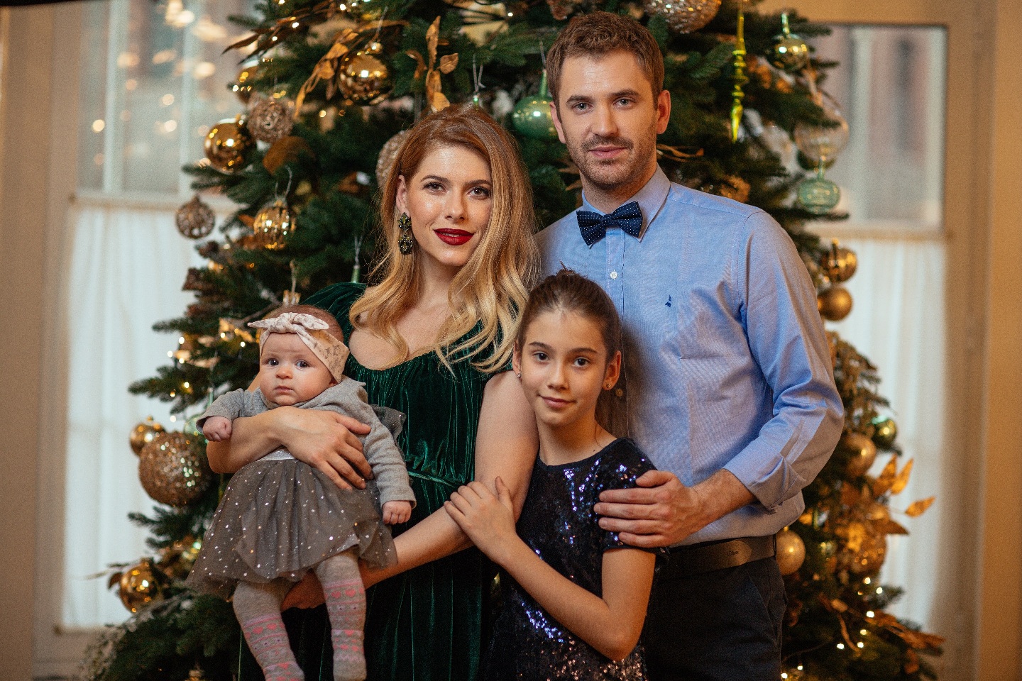 Jelena Perčin, Momčilo Otašević i njihove kćeri Maša i Lota.