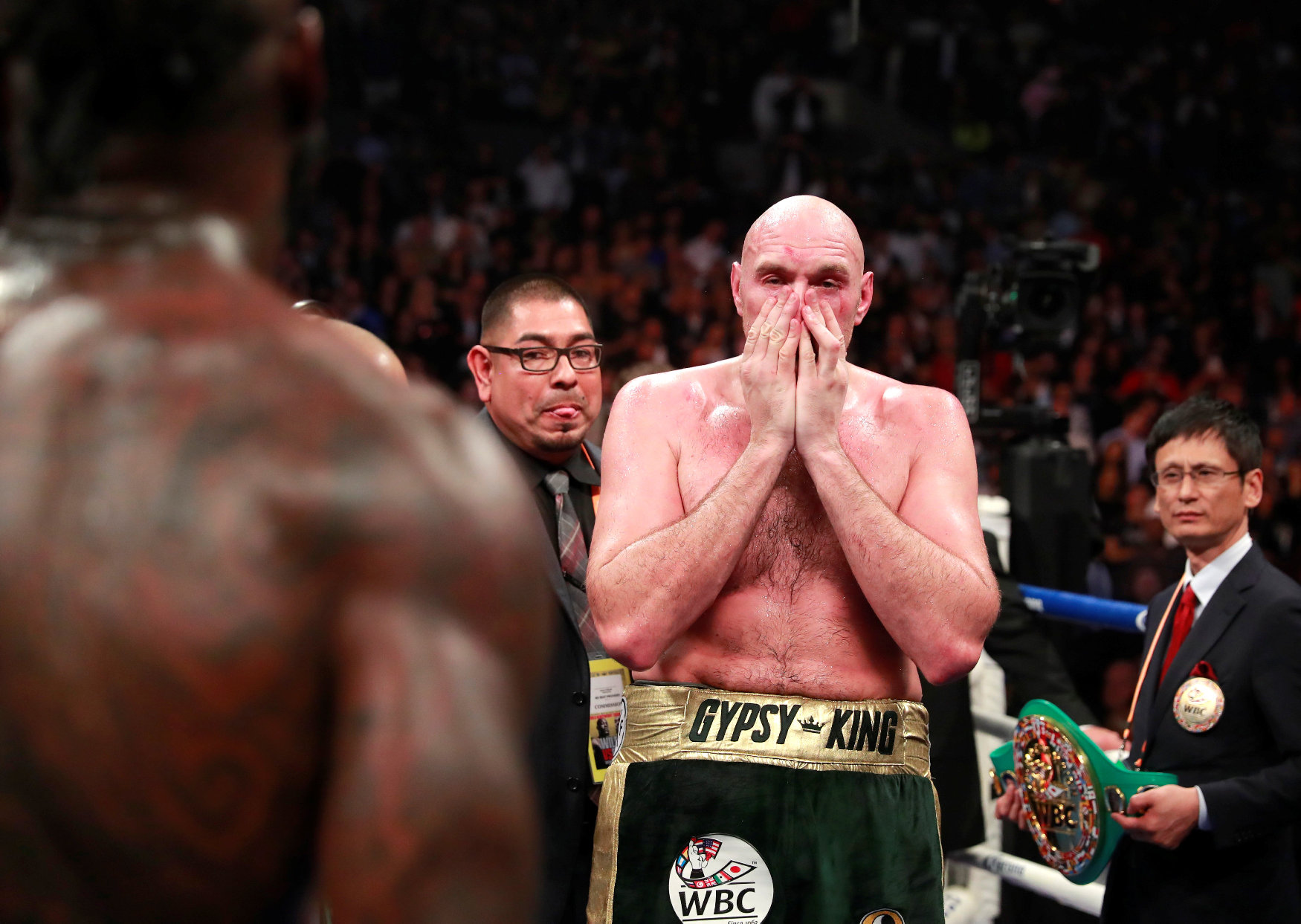 2018-12-02T060646Z_1539779521_RC12E067DBF0_RTRMADP_3_BOXING-HEAVYWEIGHT-WILDER-FURY