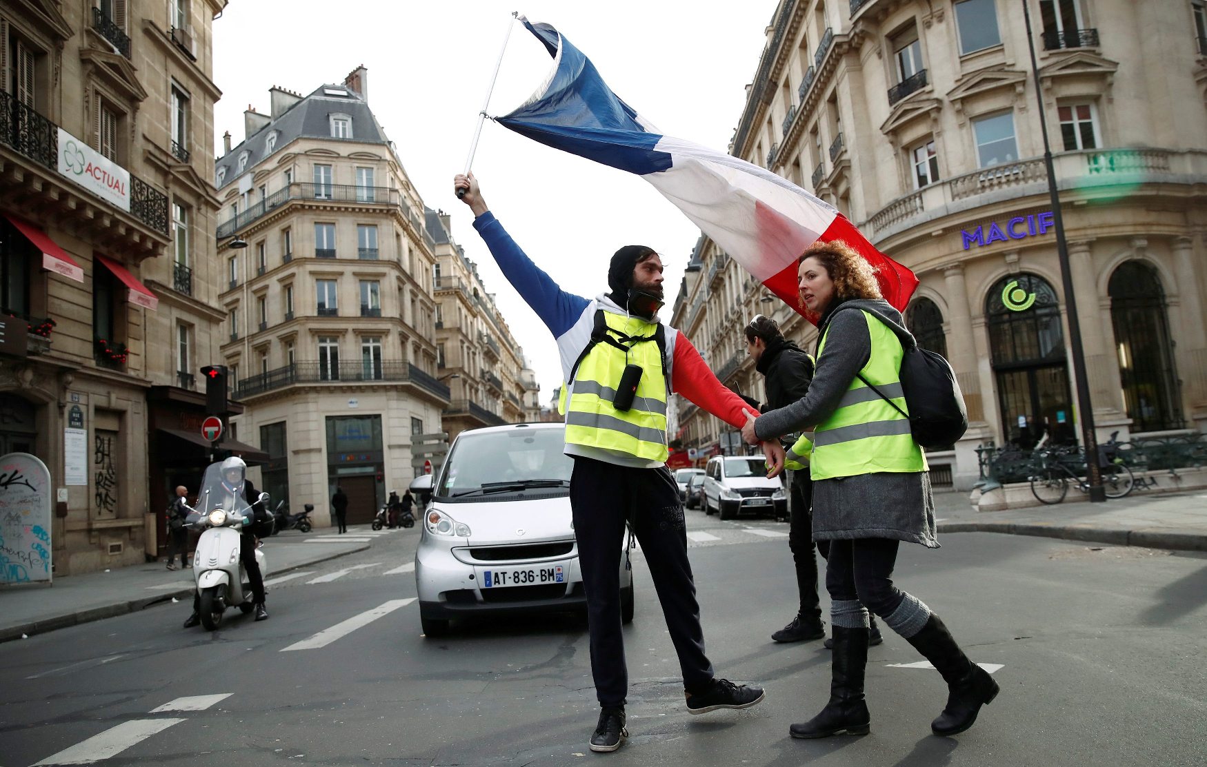2018-12-22T122404Z_469385292_RC188EA2A0E0_RTRMADP_3_FRANCE-PROTESTS