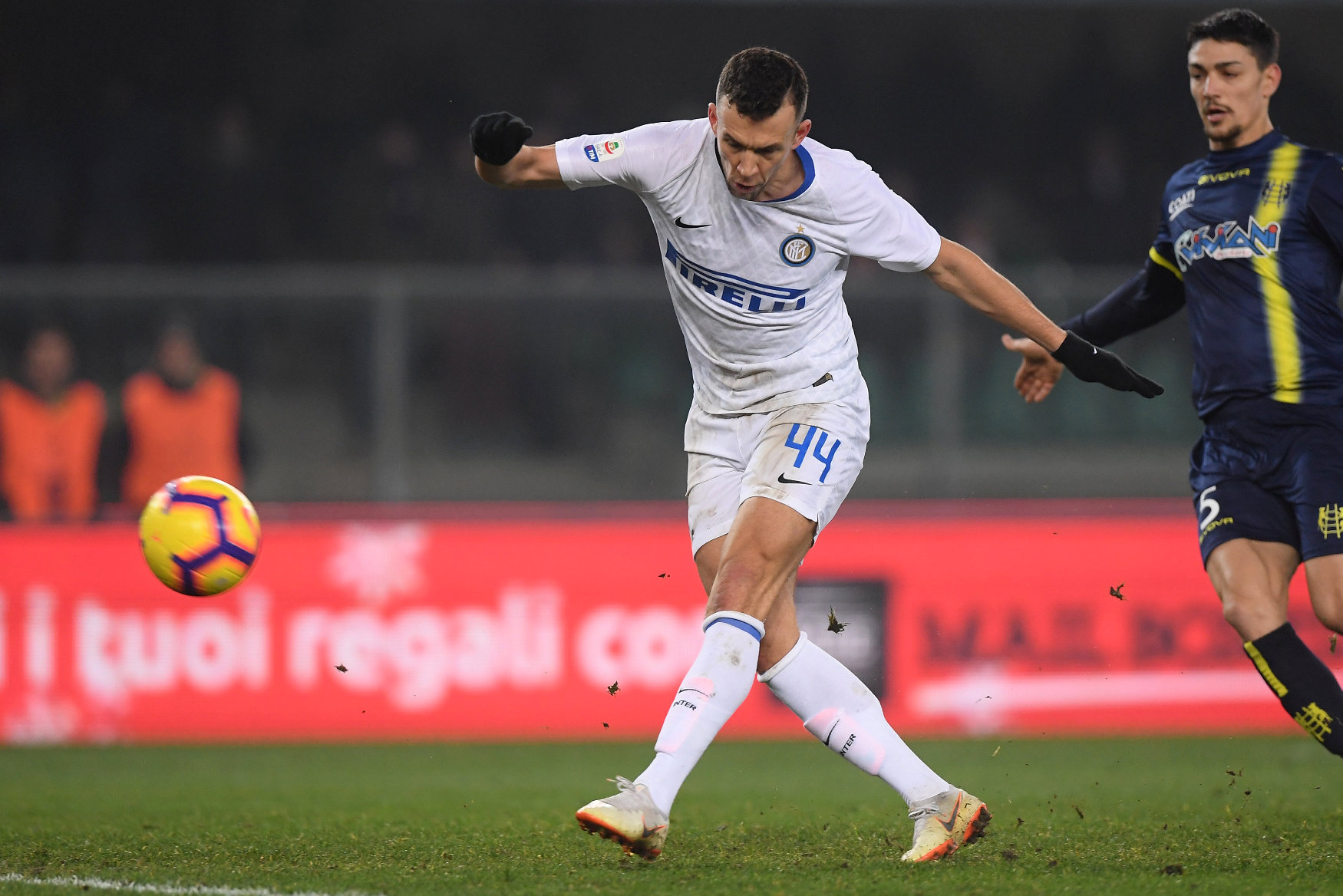 2018-12-22T174513Z_662208654_RC1869C0C870_RTRMADP_3_SOCCER-ITALY-CHV-INT