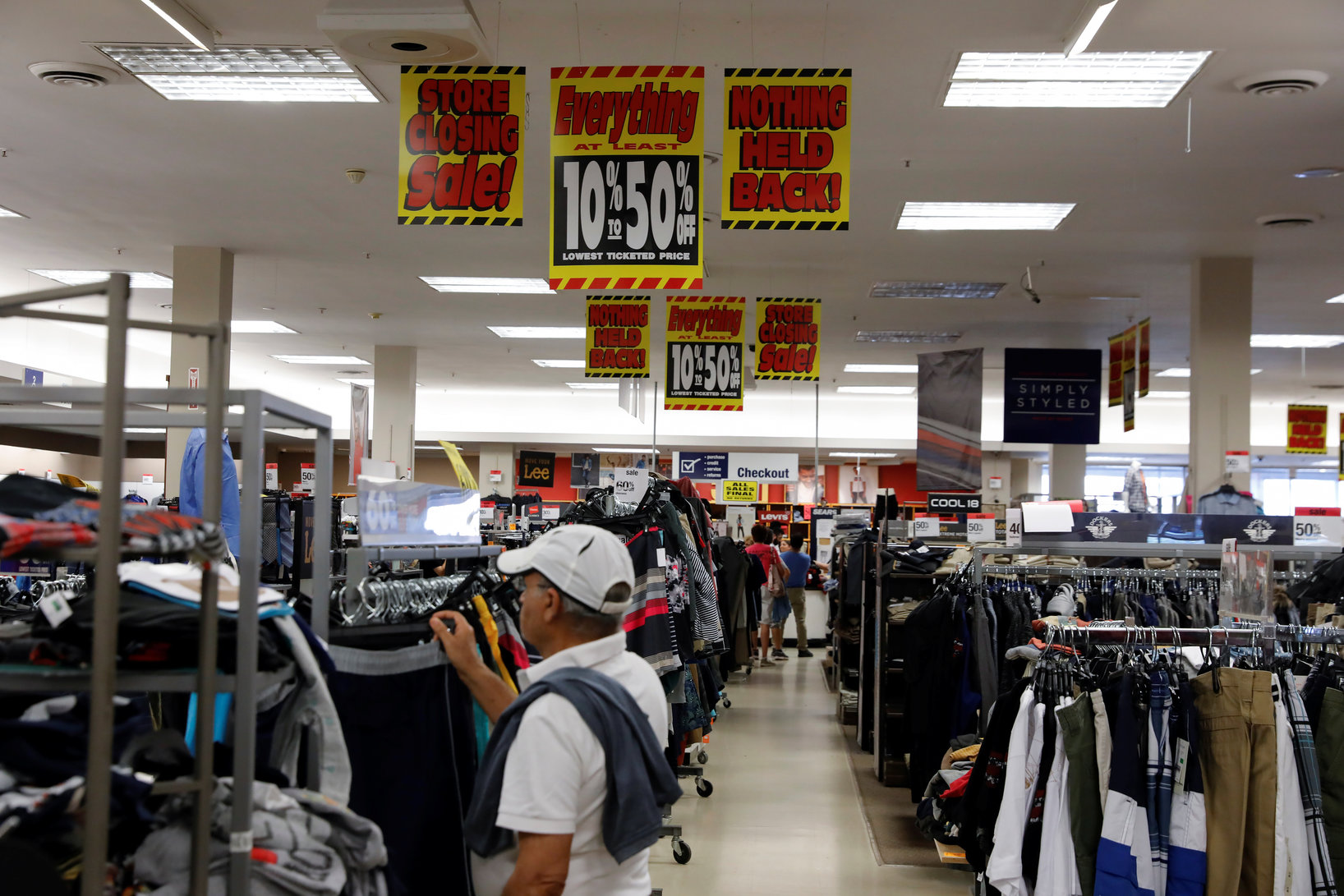 Sears trgovina prije zatvaranja u New Hyde Parku, New York