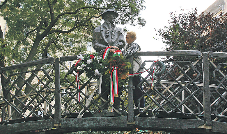 221538-283846-RTR1IOBA