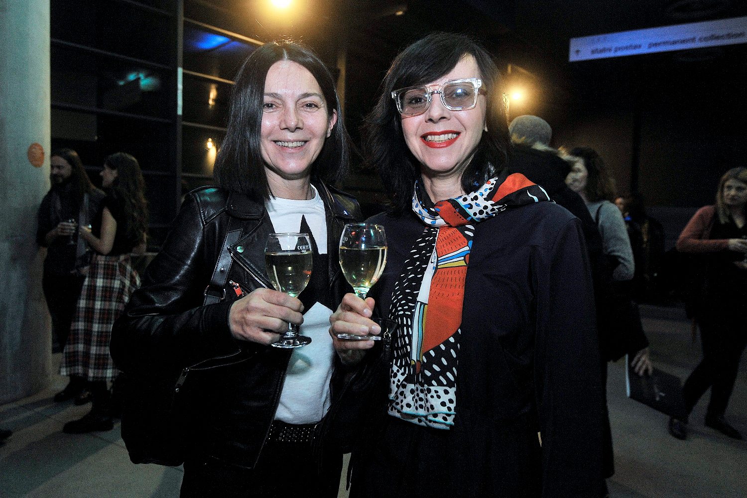 Daniela Trbović sa sestrom