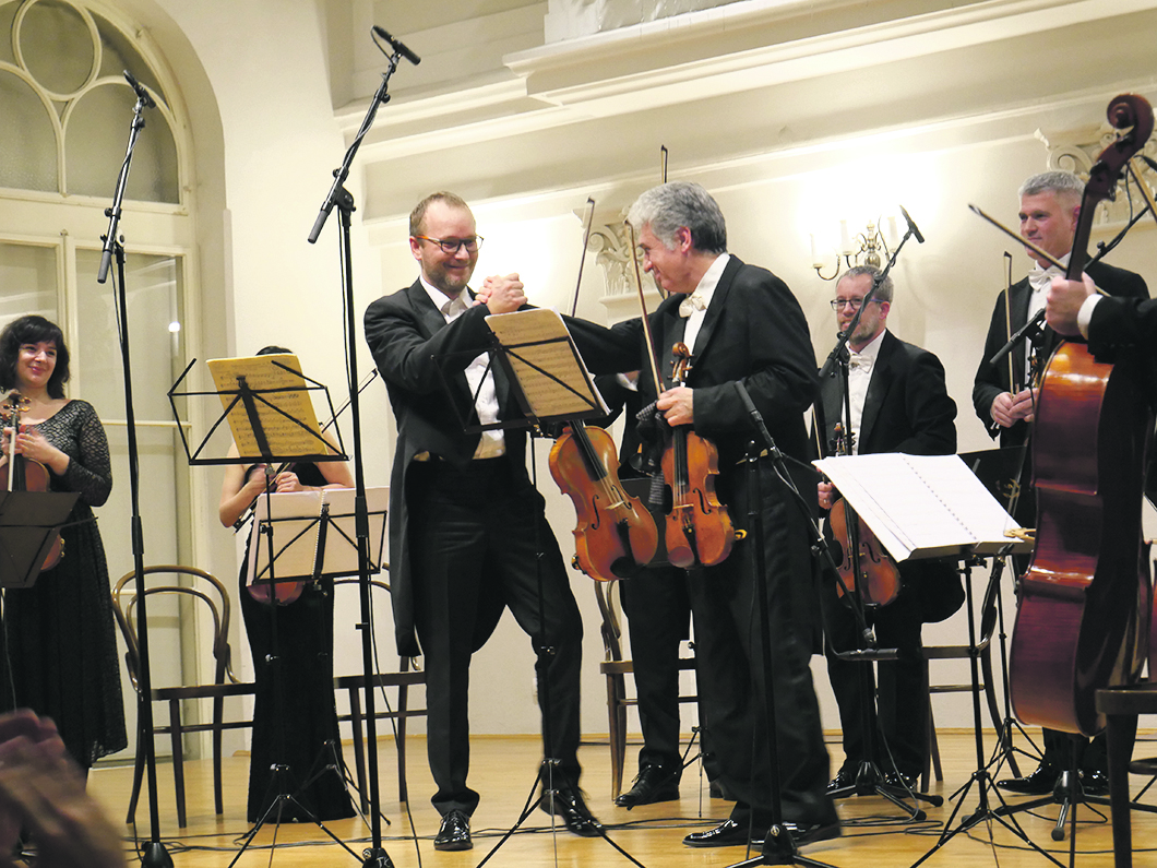 Zagrebački solisti pod vodstvom su koncertnoga majstora Sretena Krstića
