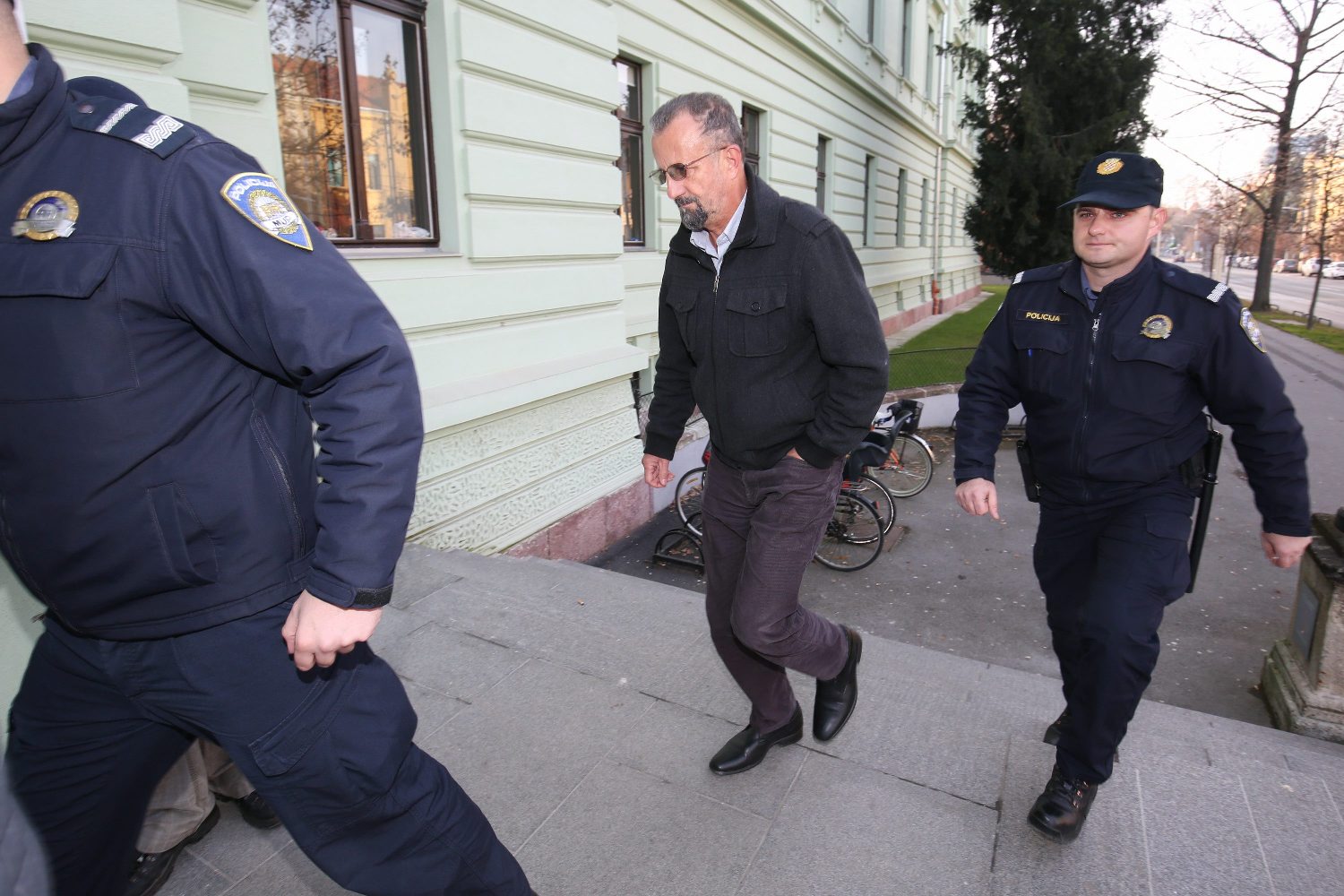 Privođenje osumnjičenih za ratni zločin 1991. godine u Vukovaru