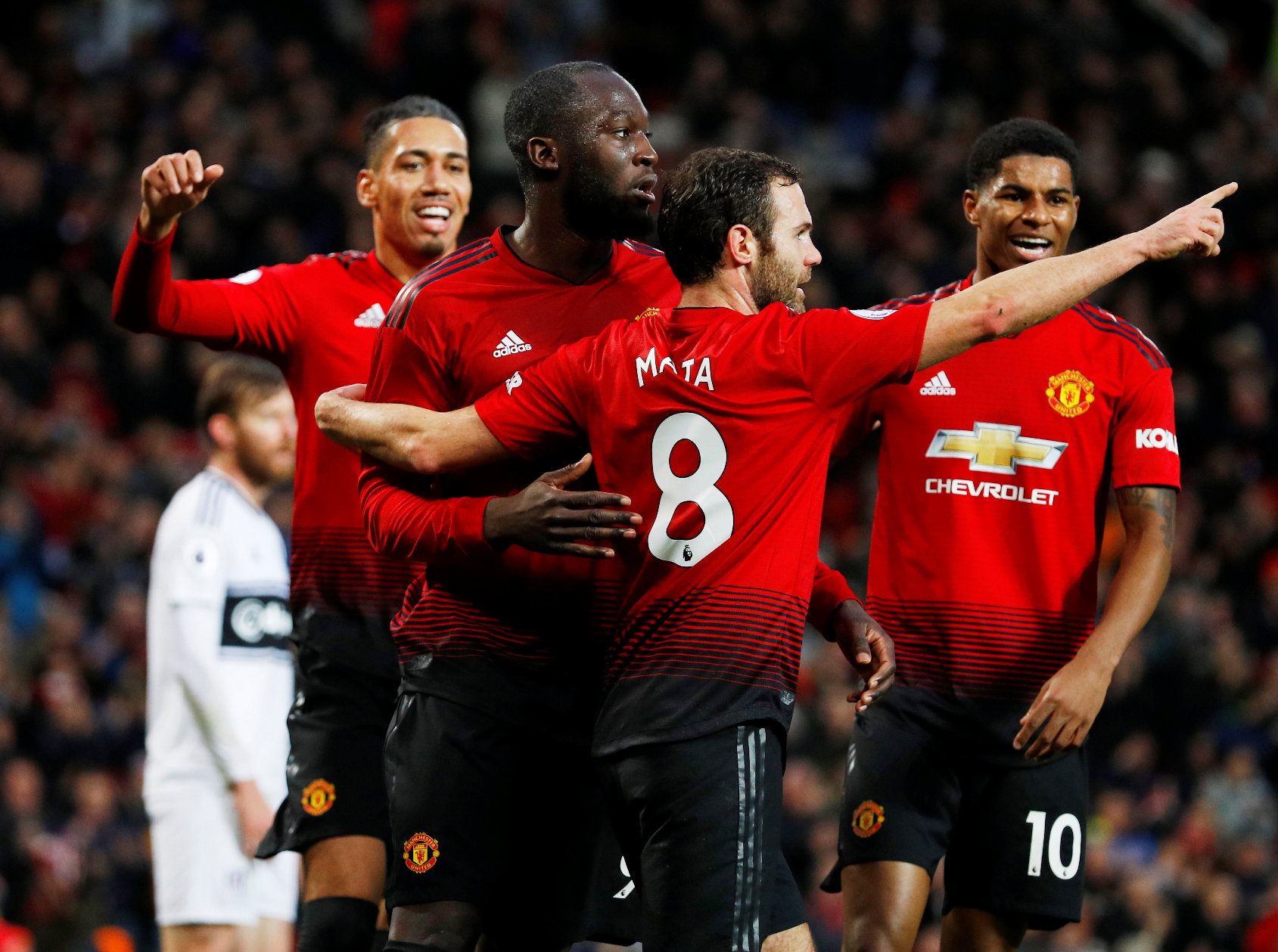 2018-12-08T154500Z_114273414_RC17C7529E30_RTRMADP_3_SOCCER-ENGLAND-MUN-FUL