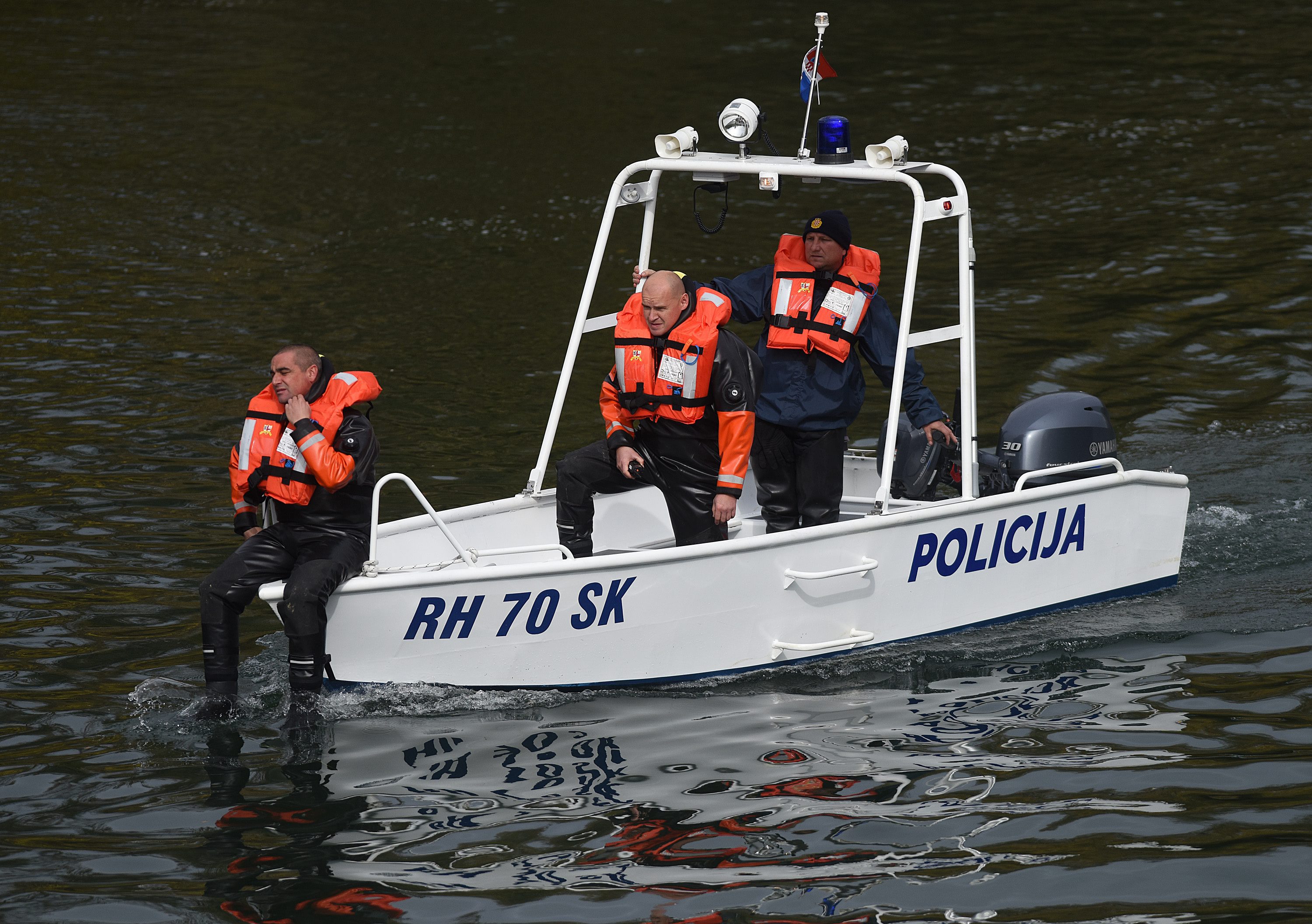 Ilustracija: Policijski čamac na Kupi