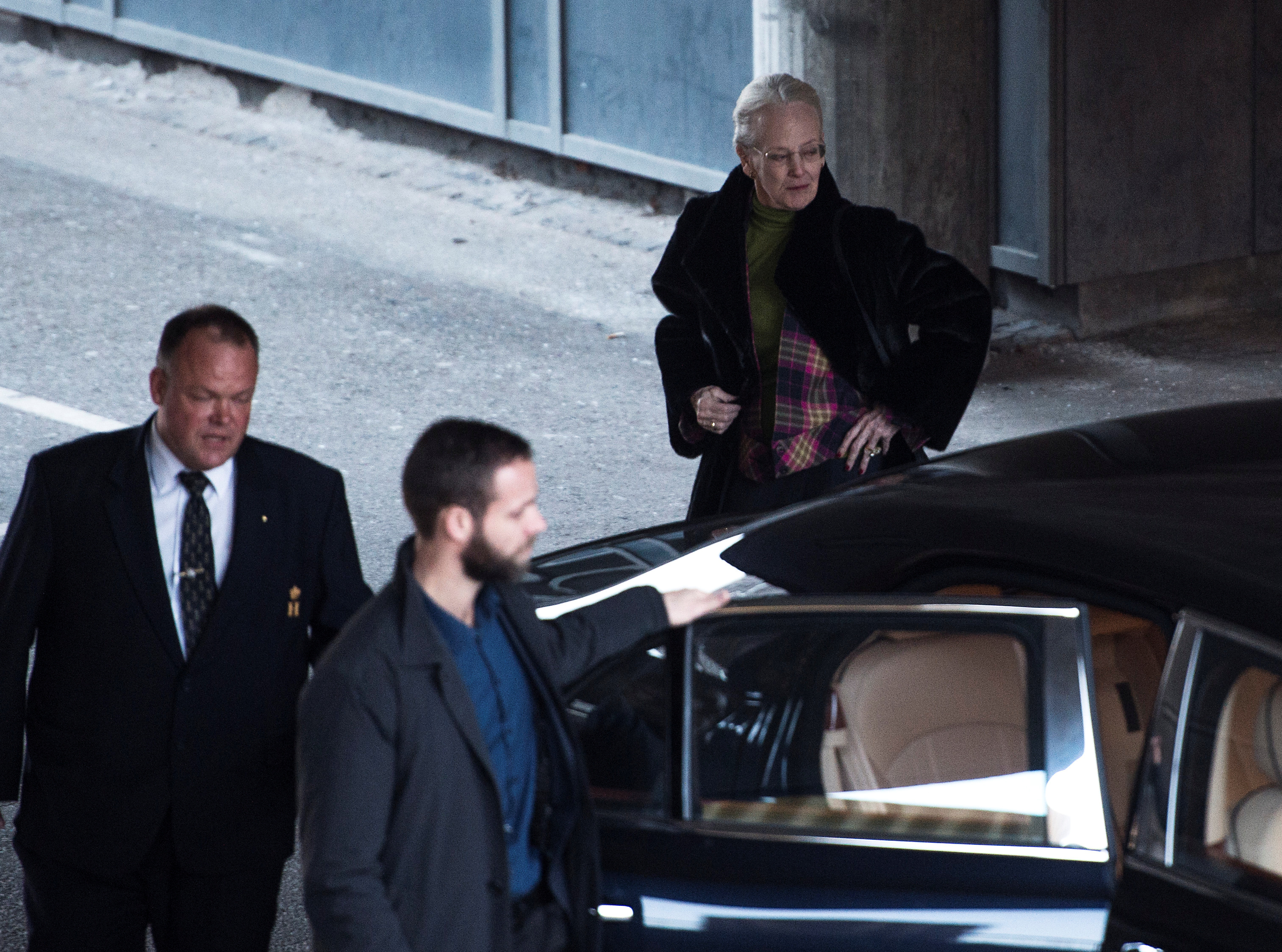 Kraljica Margareta II izlazi iz bolnice u kojoj boravi princ Henrik