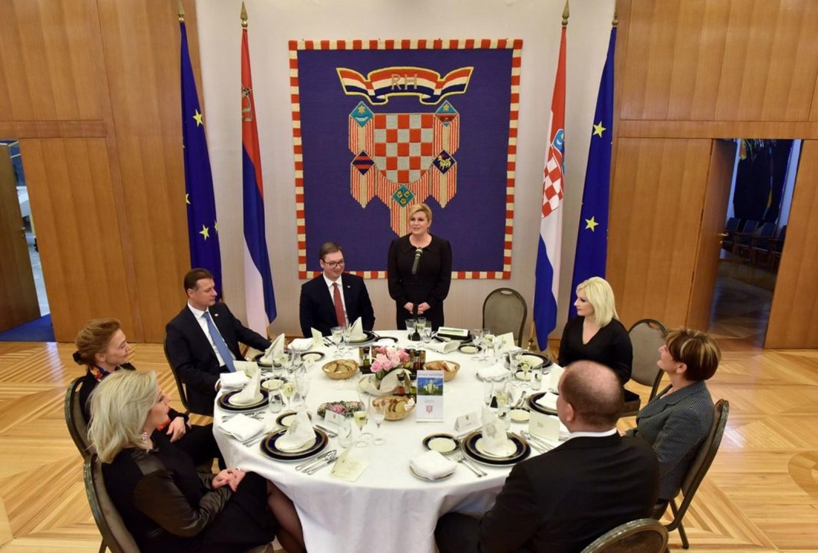 61464240-ured-predsjednica