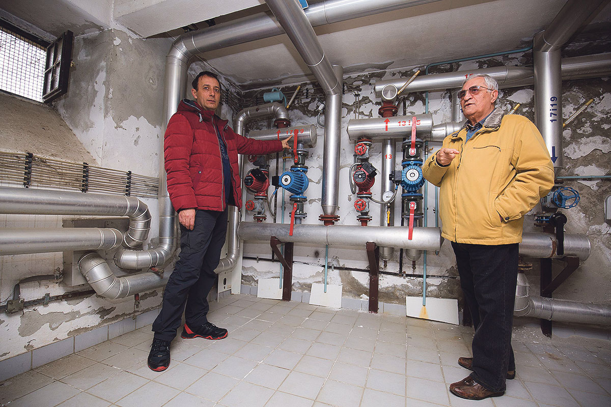 Krunoslav Sili, predstavnik stanara u zgradi broj 15, i Senad Gradaščević iz zgrade broj 17