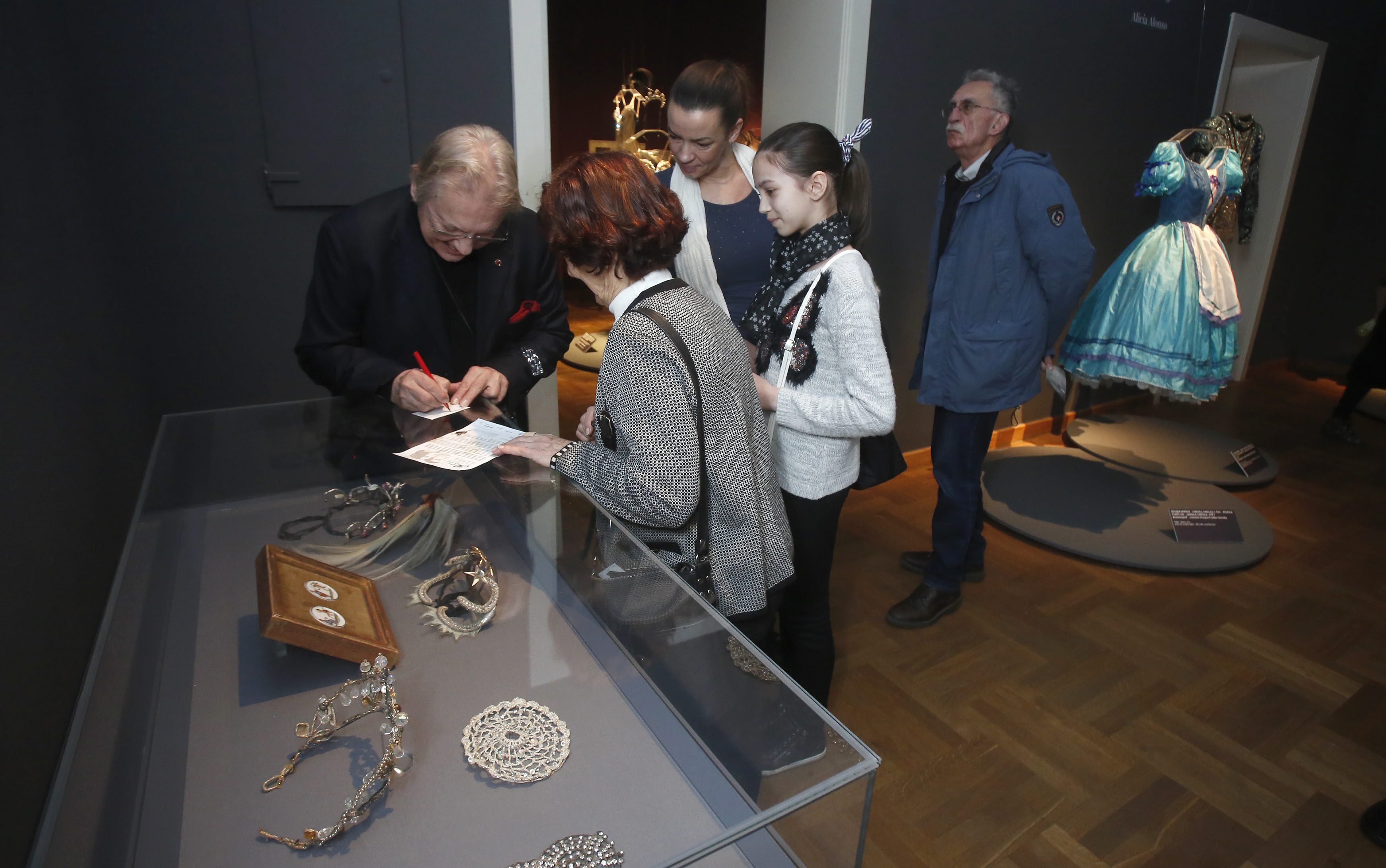 Zatvaranje 'Baleta i strasti', izložbe kostima i drugih predmeta iz donacije slavnog britansko-hrvatskog baletnog umjetnika Jelka Yureshe