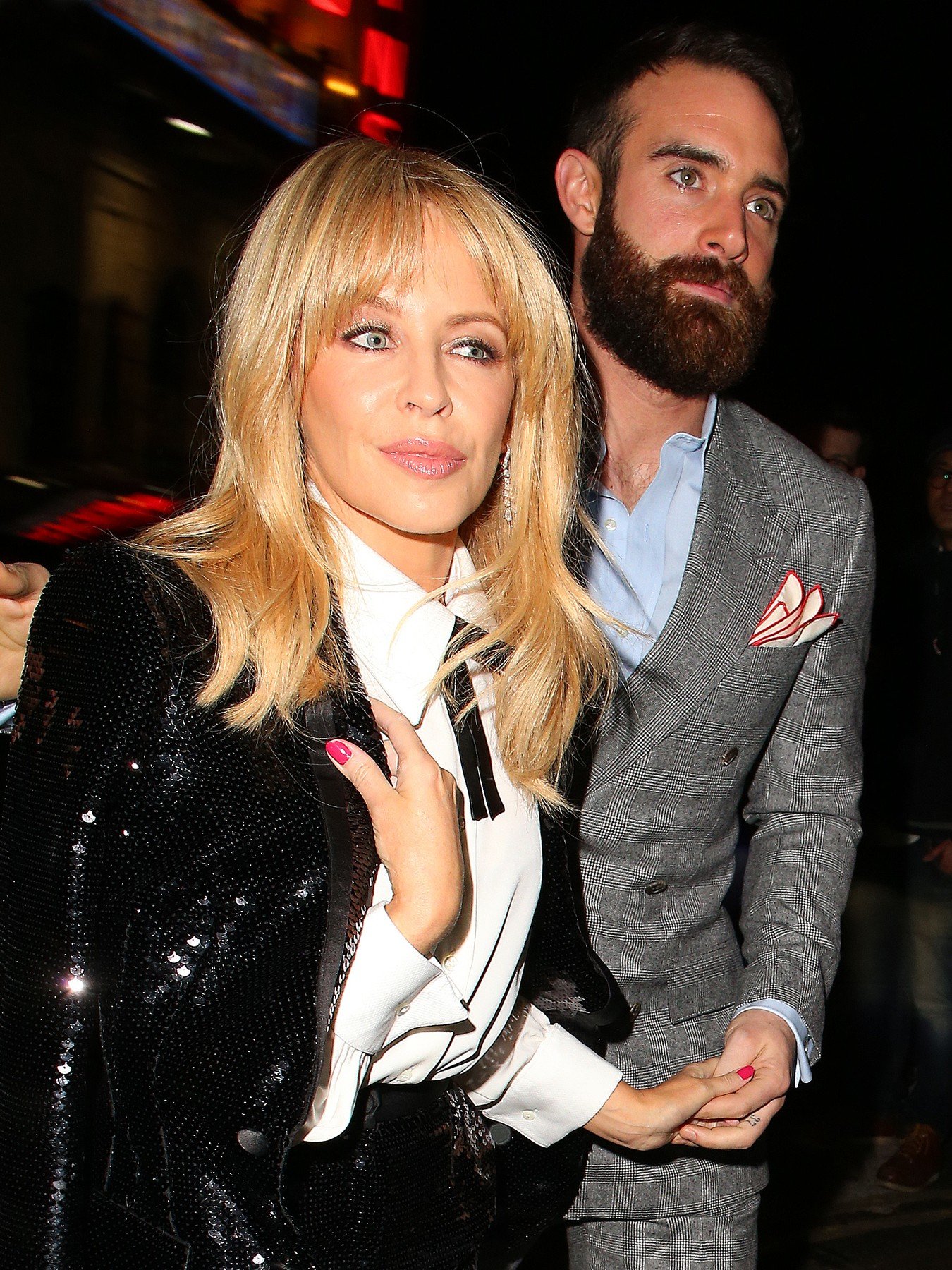 Kylie Minogue i Joshua Sasse