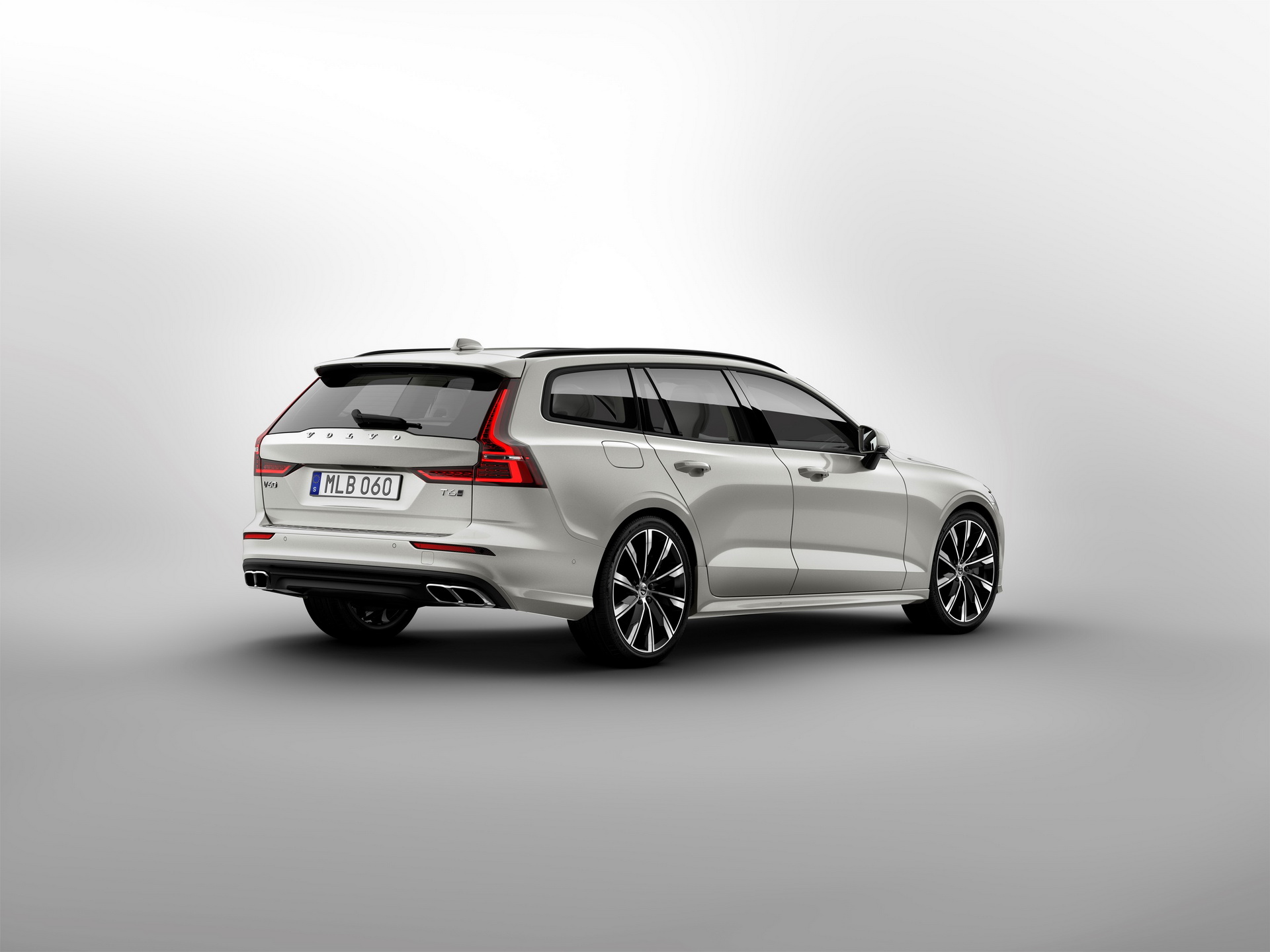 2018-VolvoV60-01