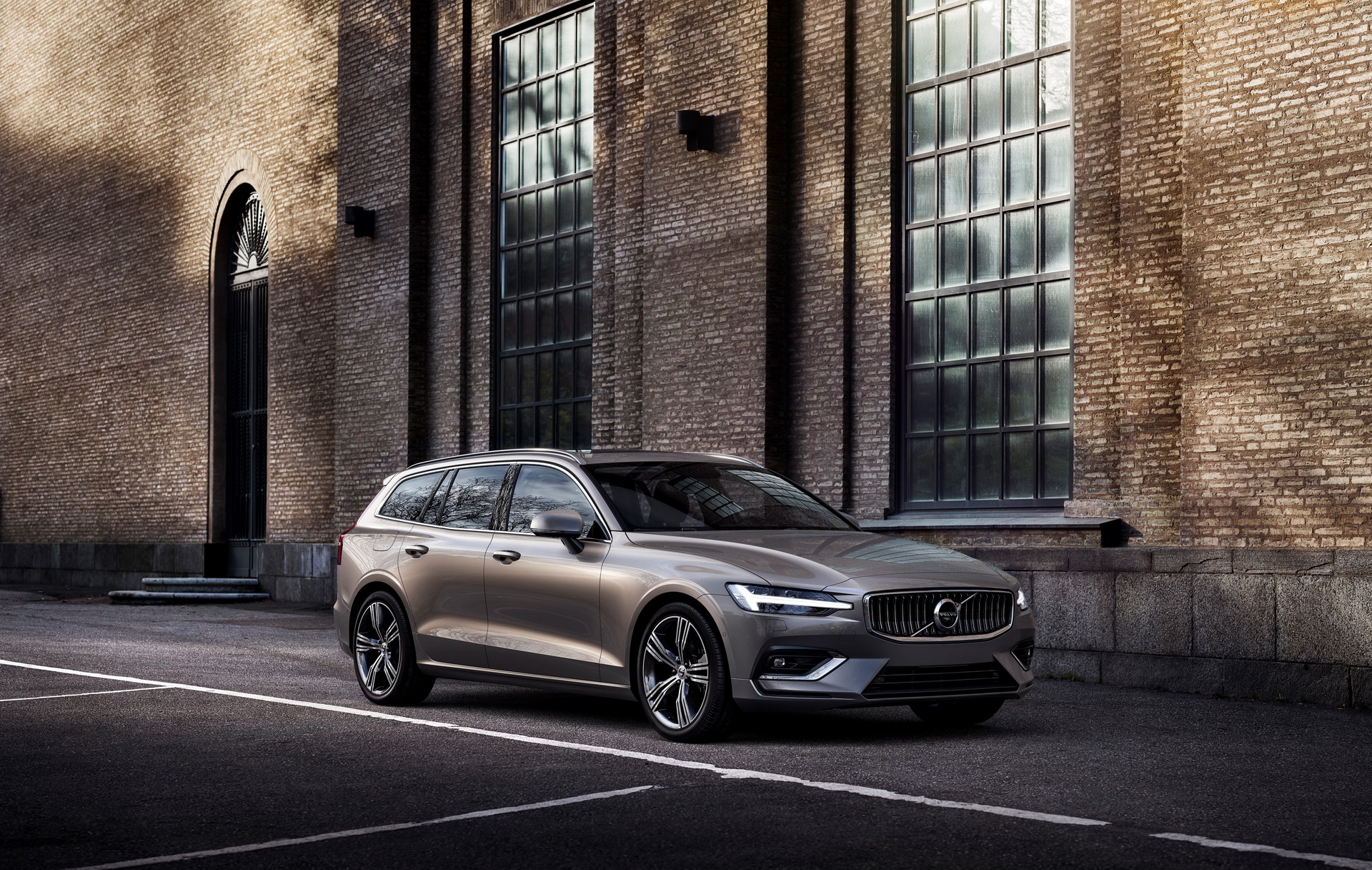 2018-VolvoV60-39