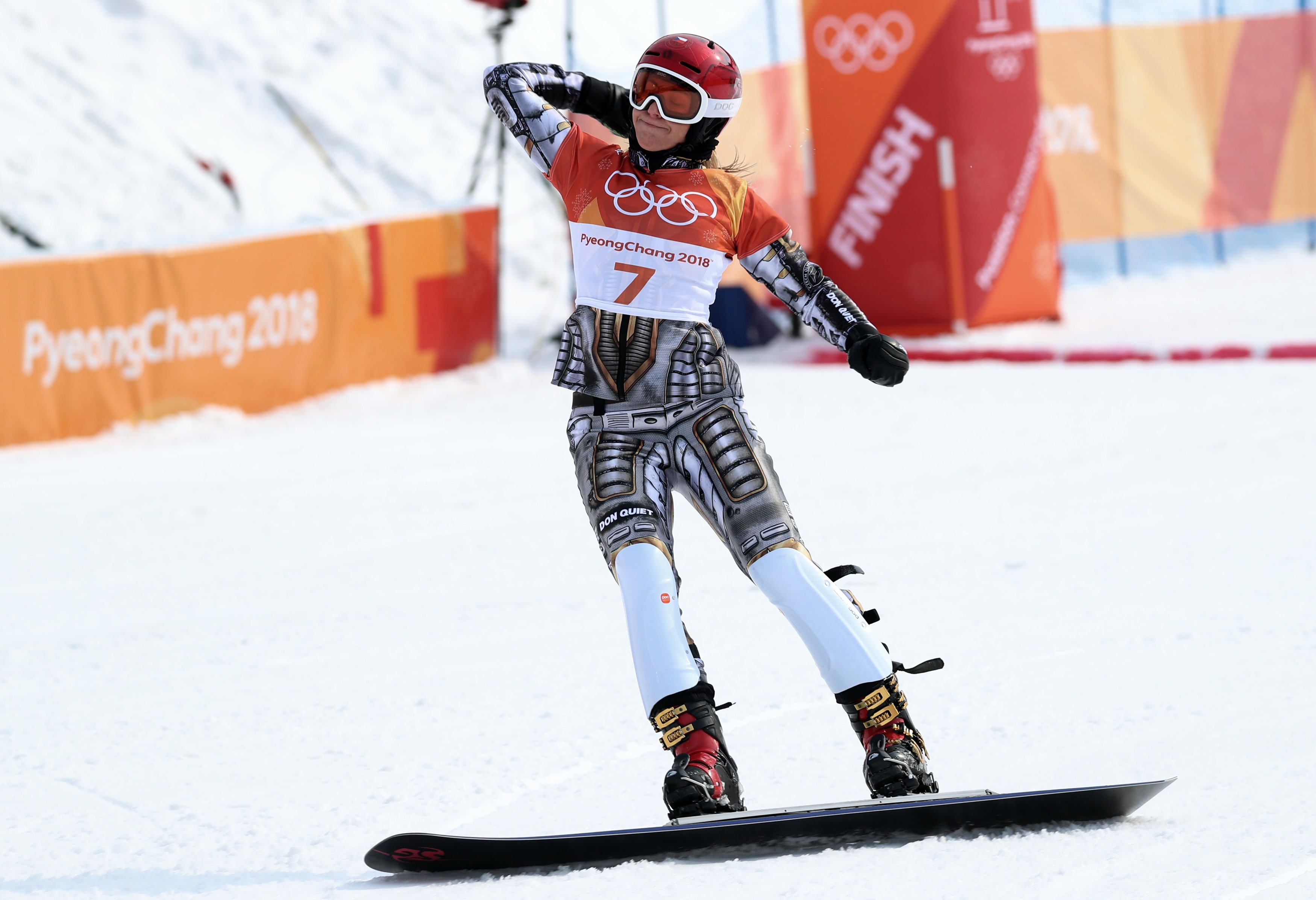 2018-02-24T060333Z_890322630_DEVEE2O0GTWSP_RTRMADP_3_OLYMPICS-2018-SNO-PGS-W