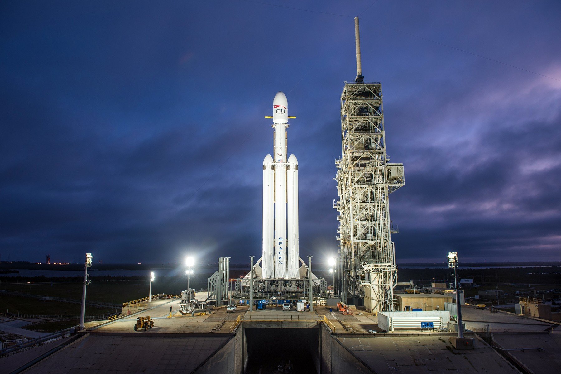 Falcon Heavy na lansirnoj rampi u Cape Canaveralu