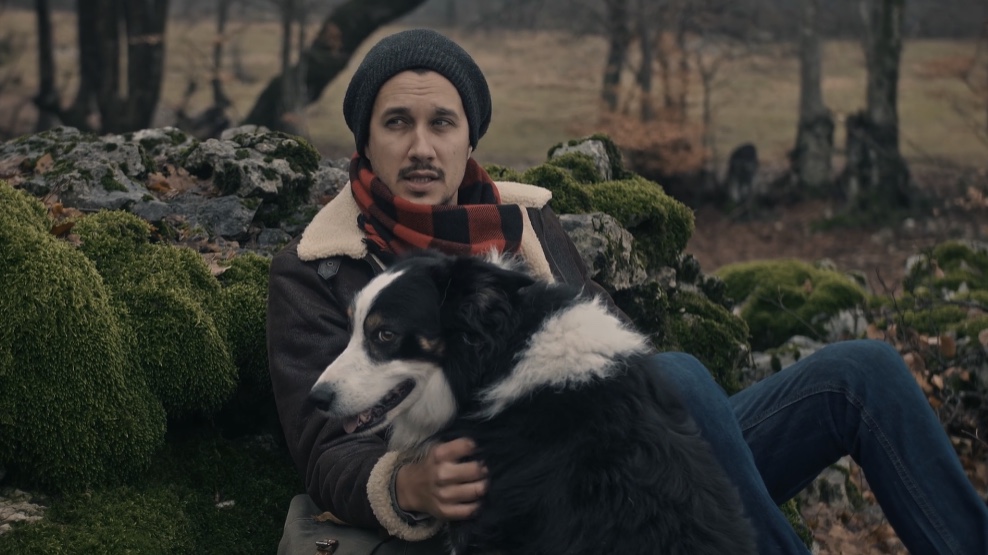 U novom spotu glumi njegov kućni ljubimac Bob