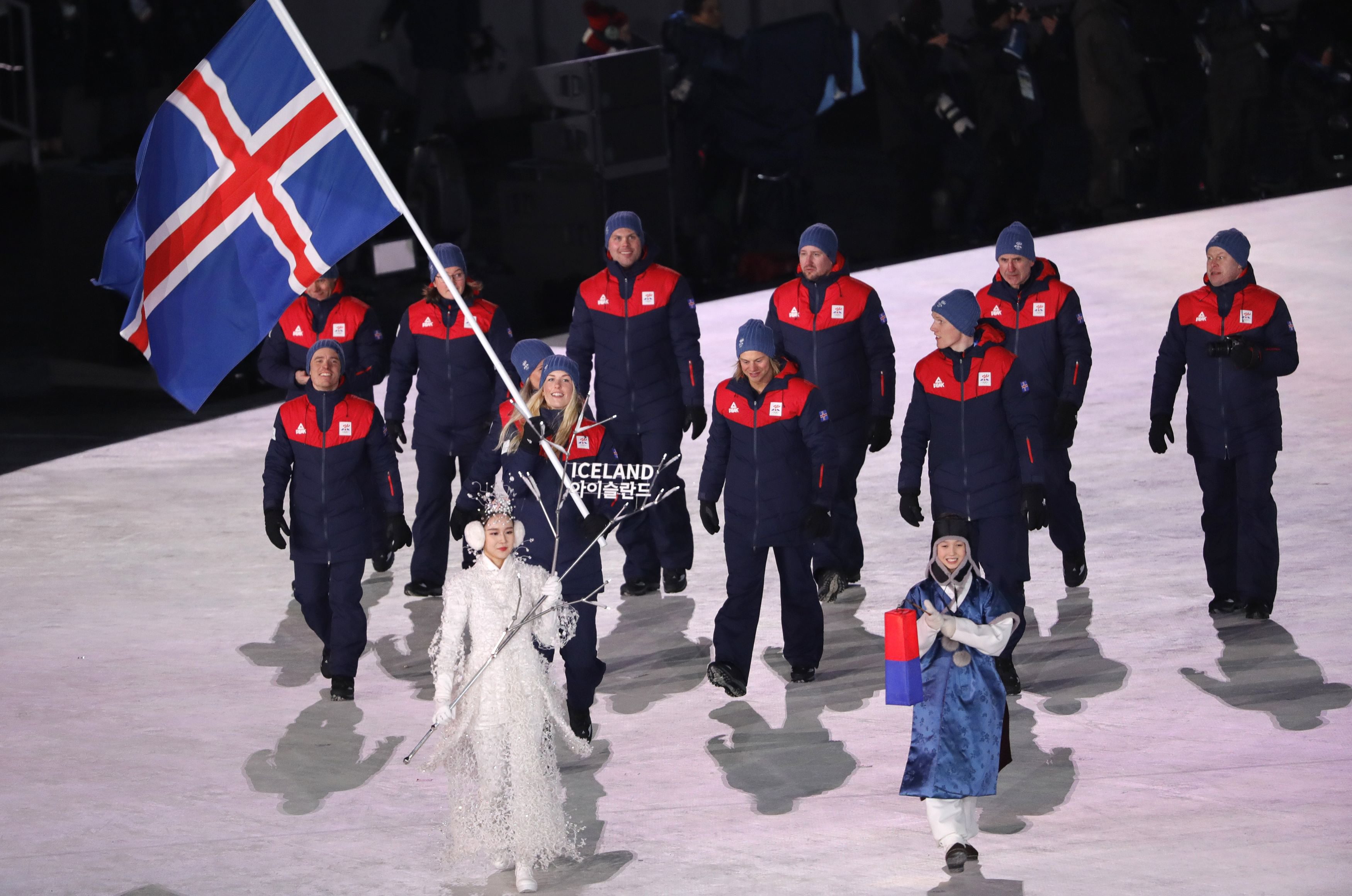 2018-02-09T150115Z_702779658_HP1EE2915Q2Y5_RTRMADP_3_OLYMPICS-2018-OPENING